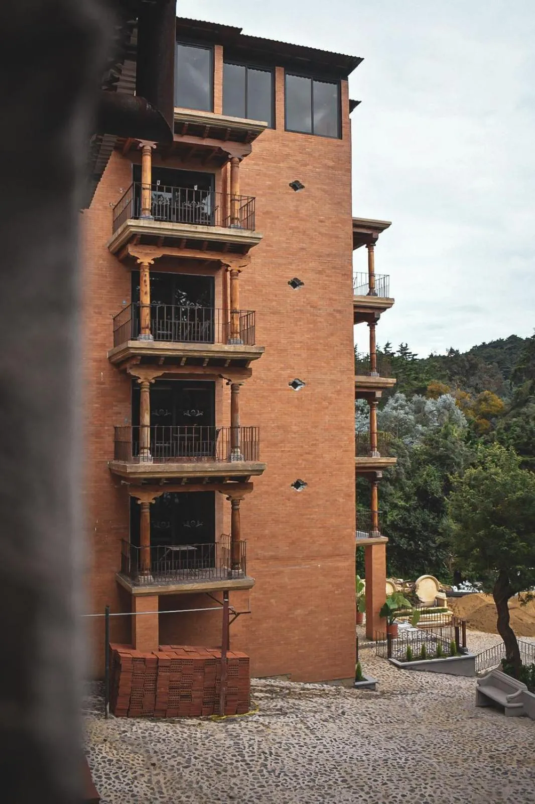 Property building in Le Suisse Spa
