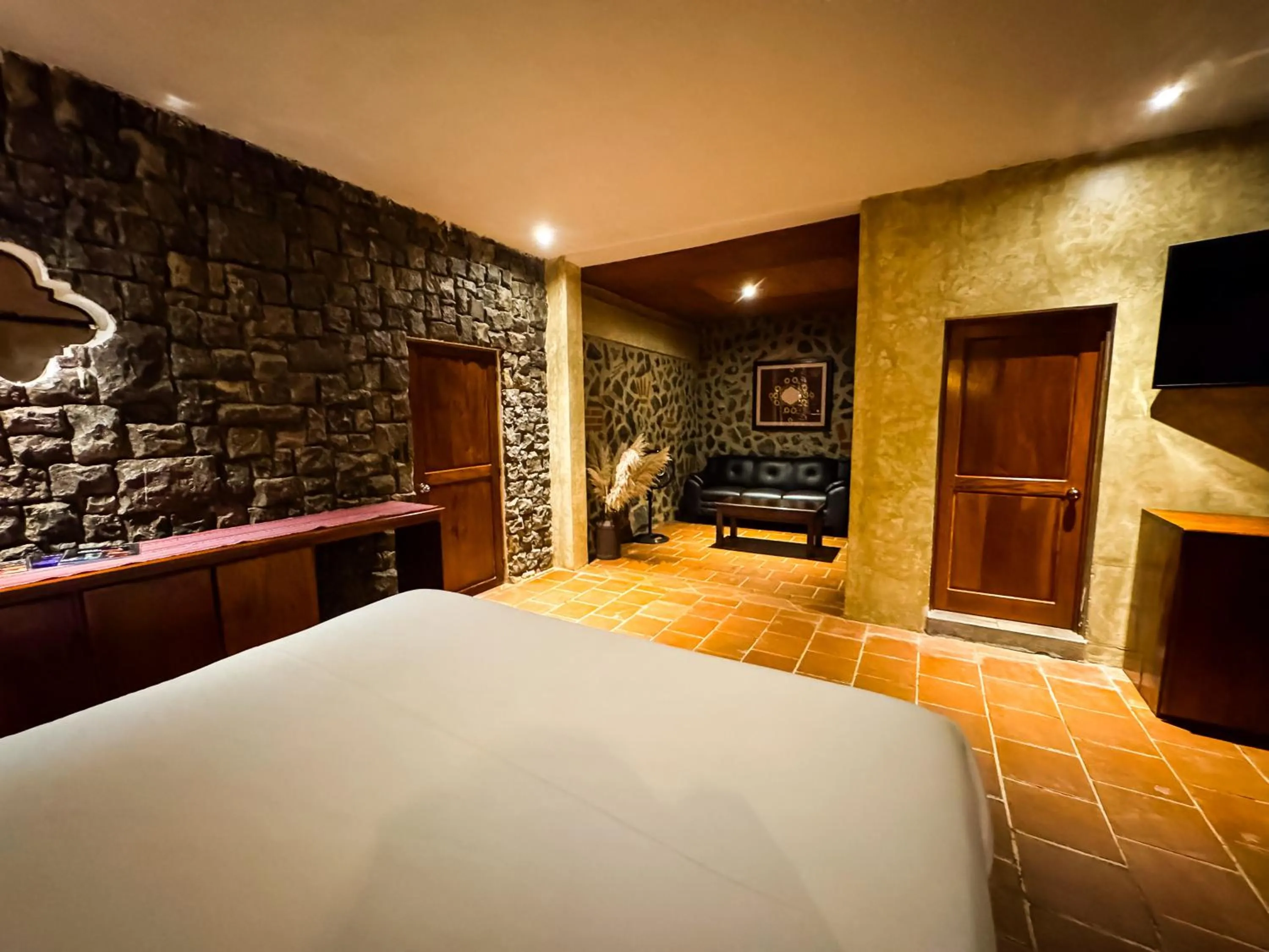 Living room, Bed in Le Suisse Spa