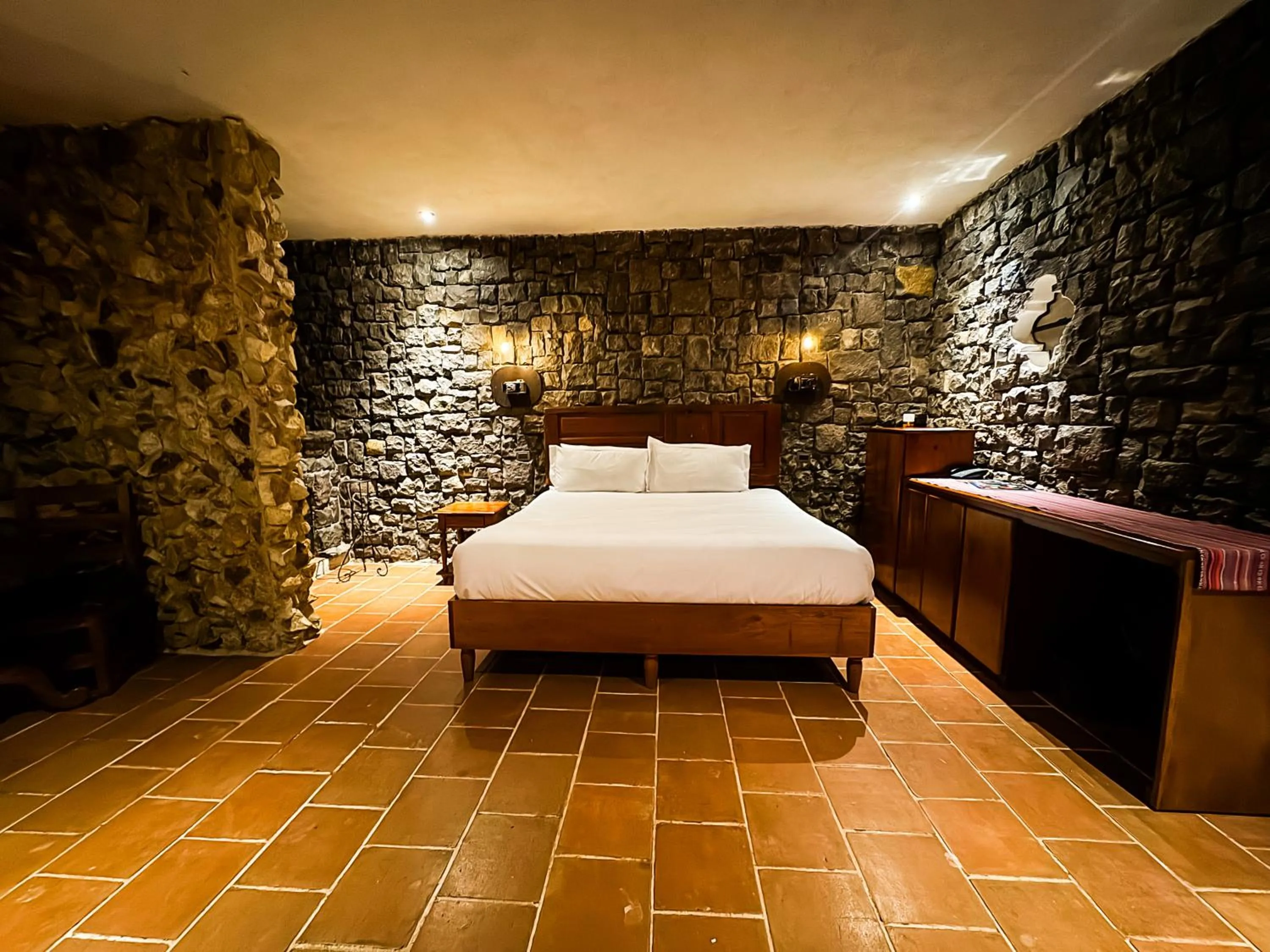 Bedroom, Bed in Le Suisse Spa