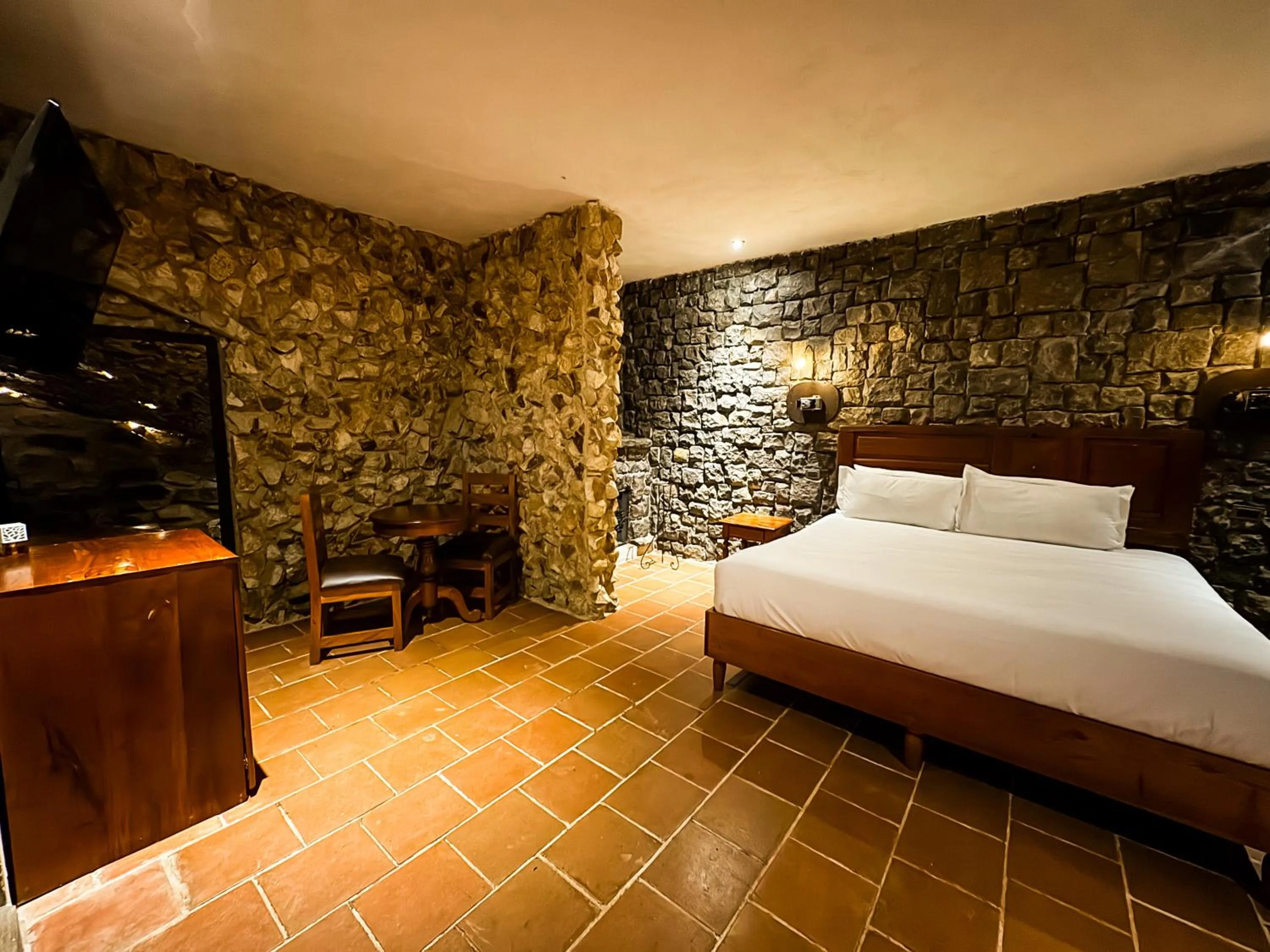 Bedroom, Bed in Le Suisse Spa