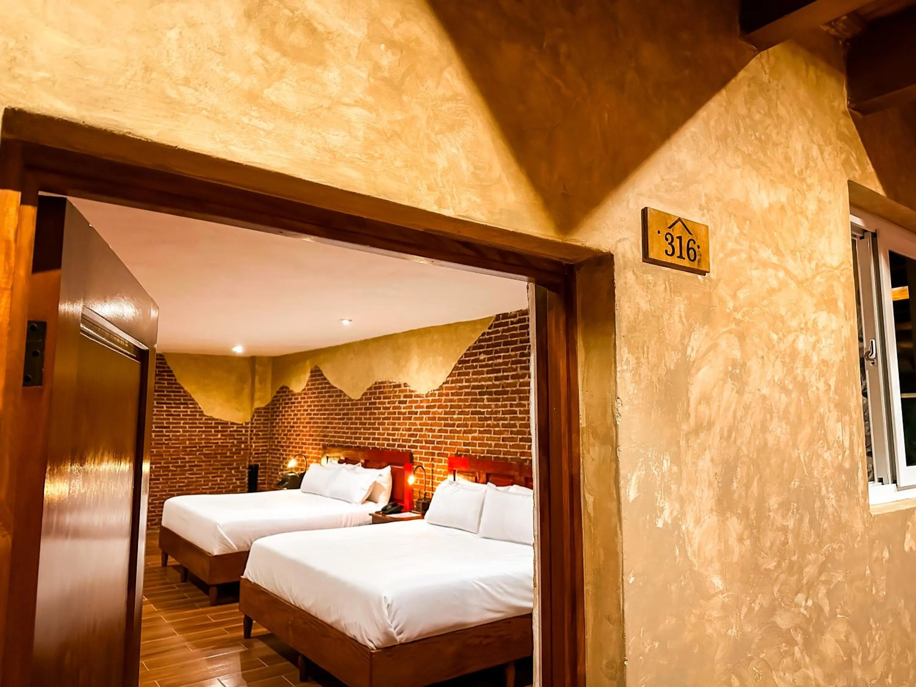 Bedroom, Bed in Le Suisse Spa