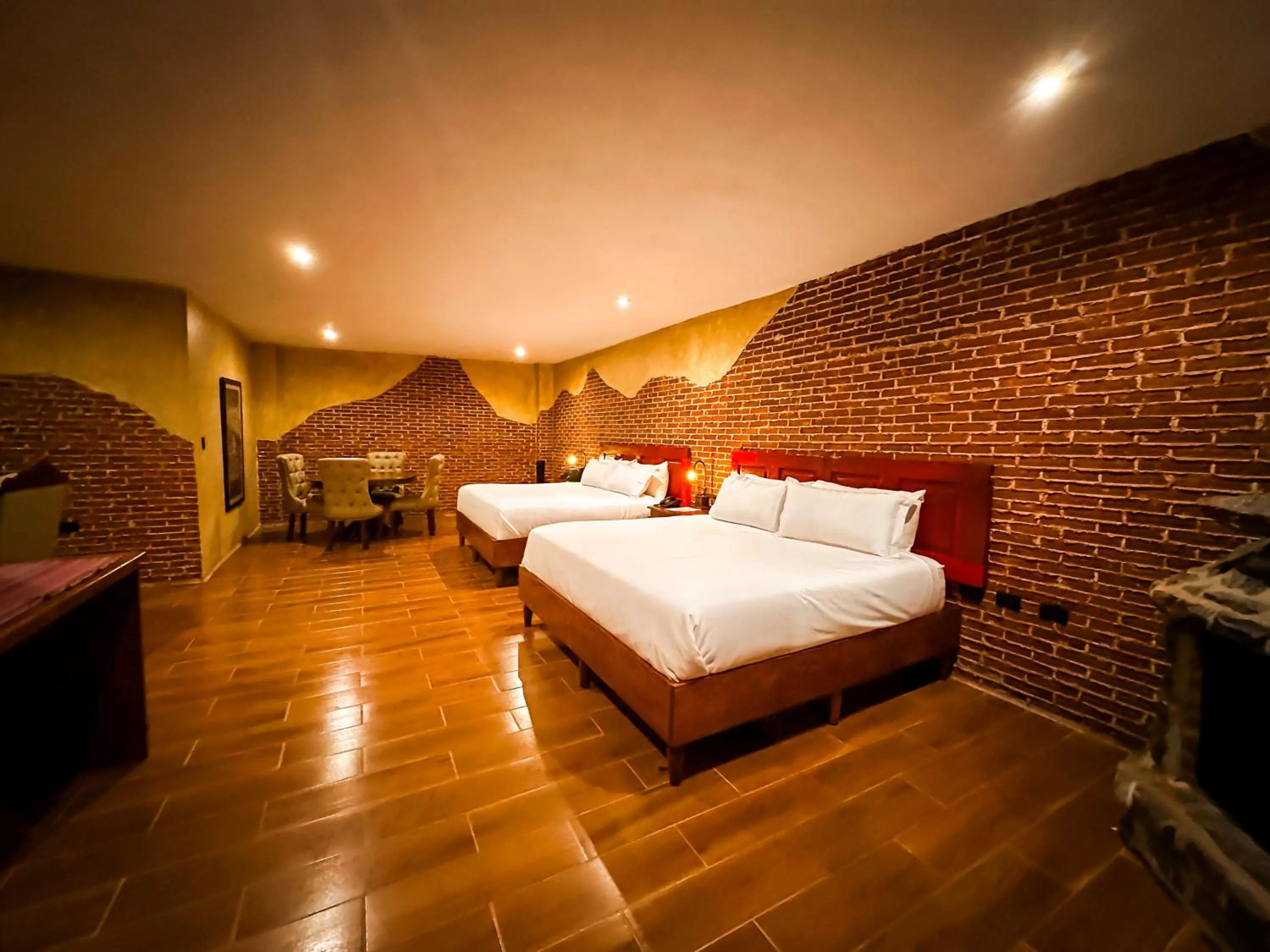 Bedroom, Bed in Le Suisse Spa