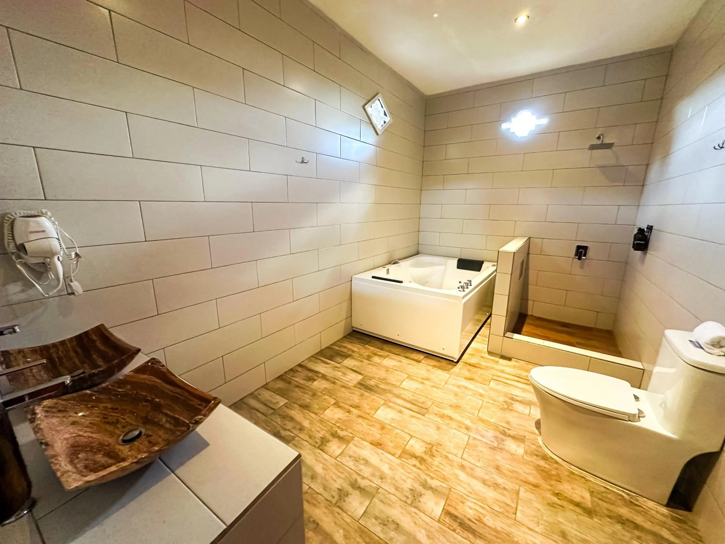 Shower in Le Suisse Spa