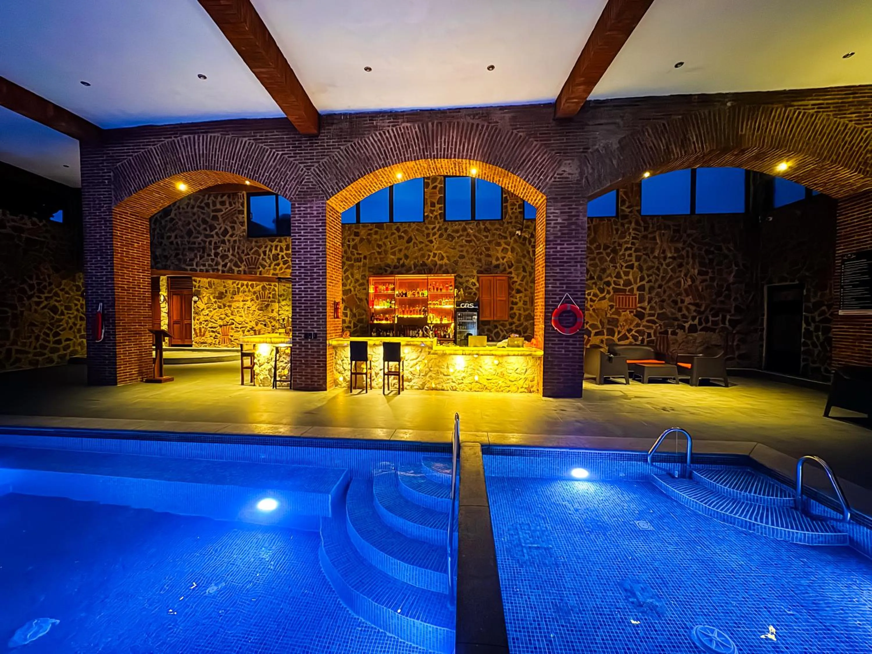 Swimming pool in Le Suisse Spa
