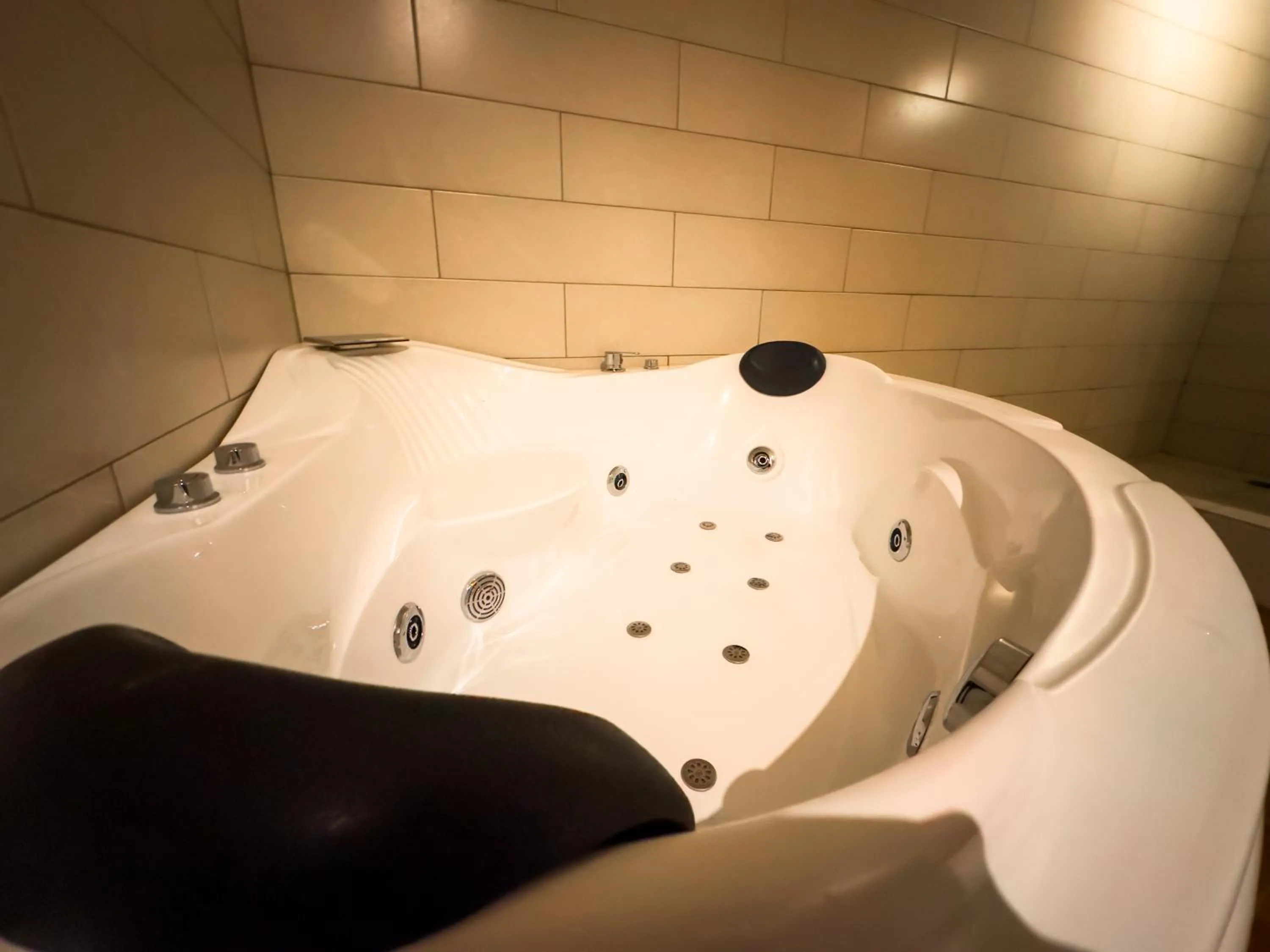 Hot Tub in Le Suisse Spa