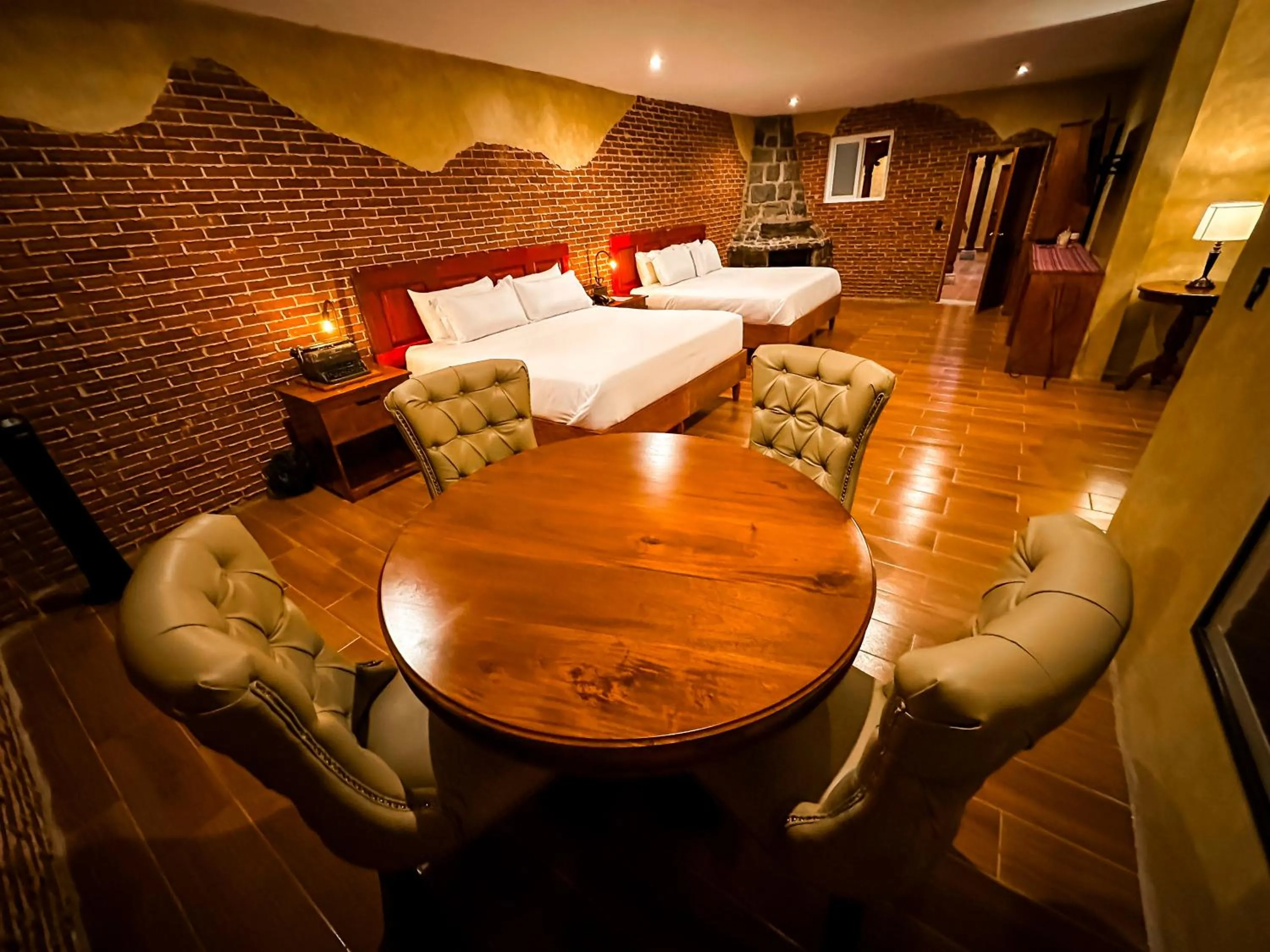 Dining area, Bed in Le Suisse Spa