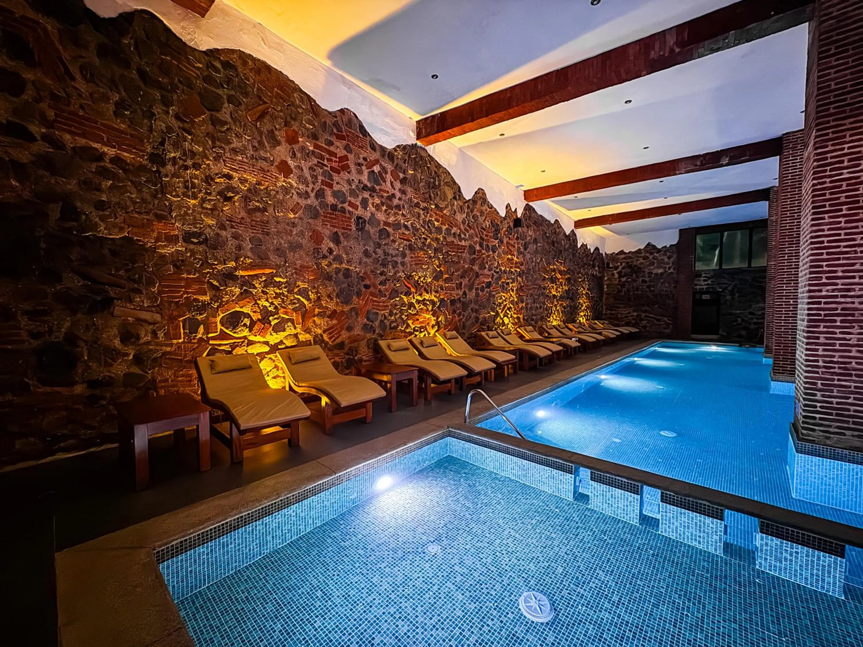 Pool view in Le Suisse Spa