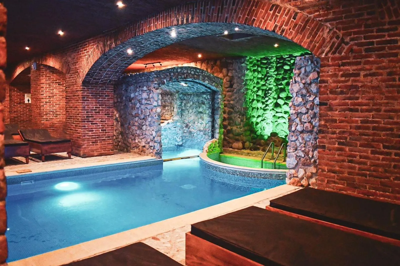 Hot Spring Bath in Le Suisse Spa