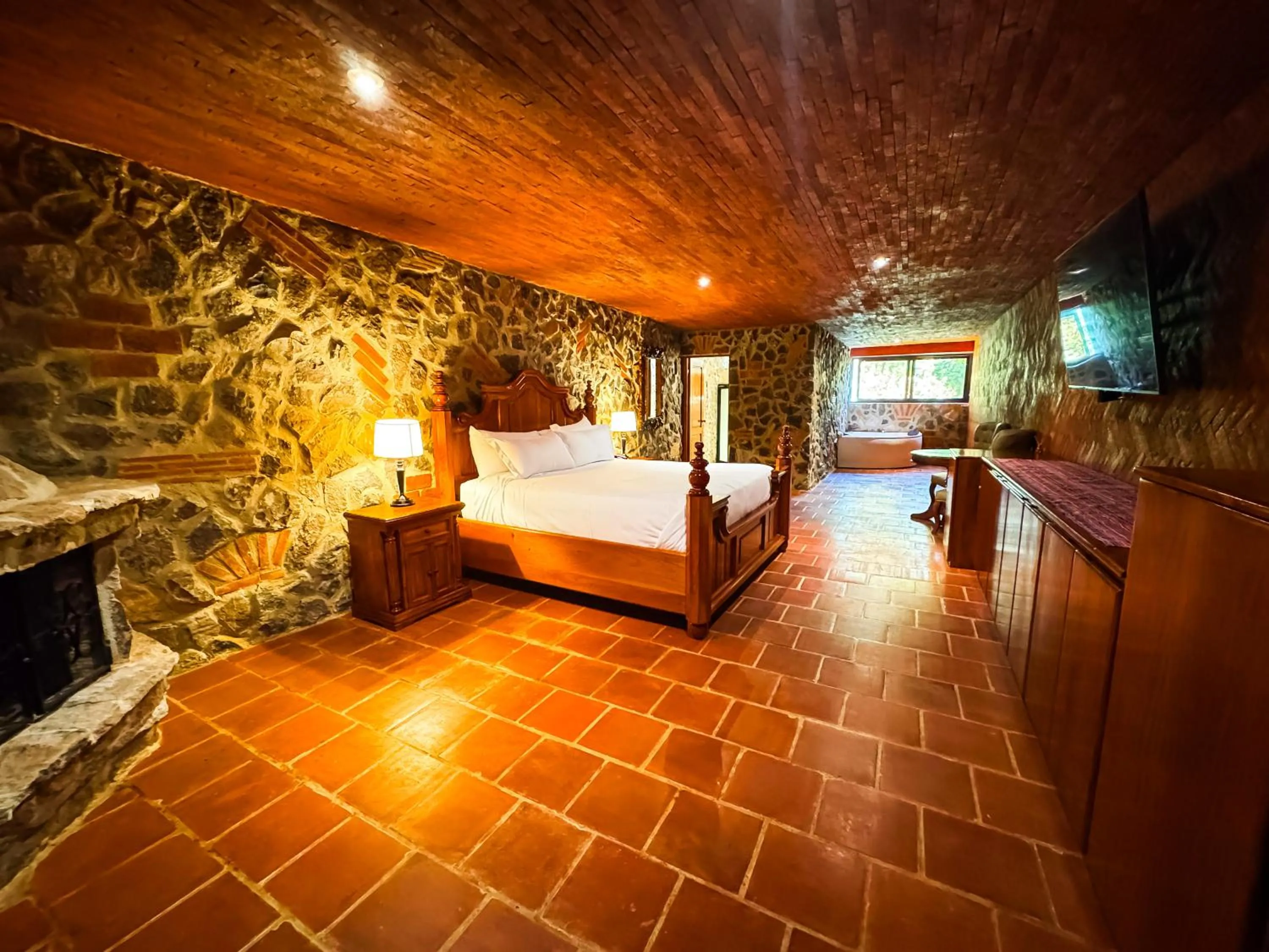 Photo of the whole room, Bed in Le Suisse Spa