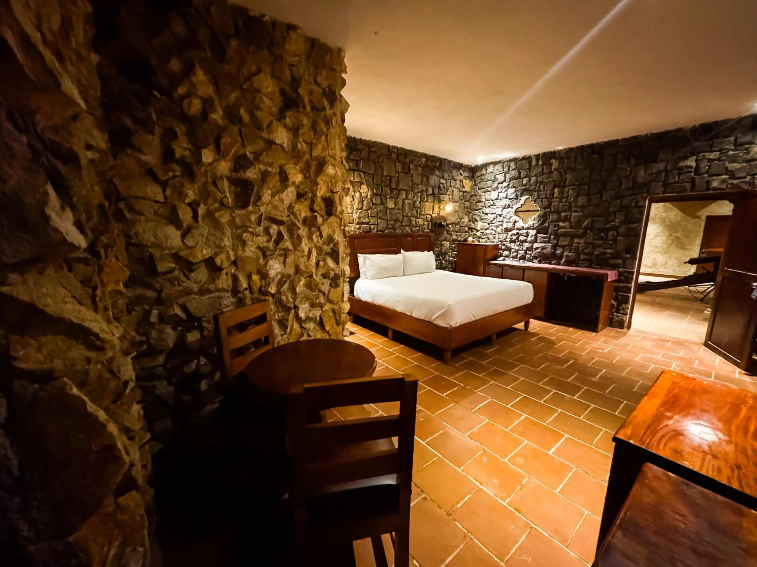 Bedroom, Bed in Le Suisse Spa