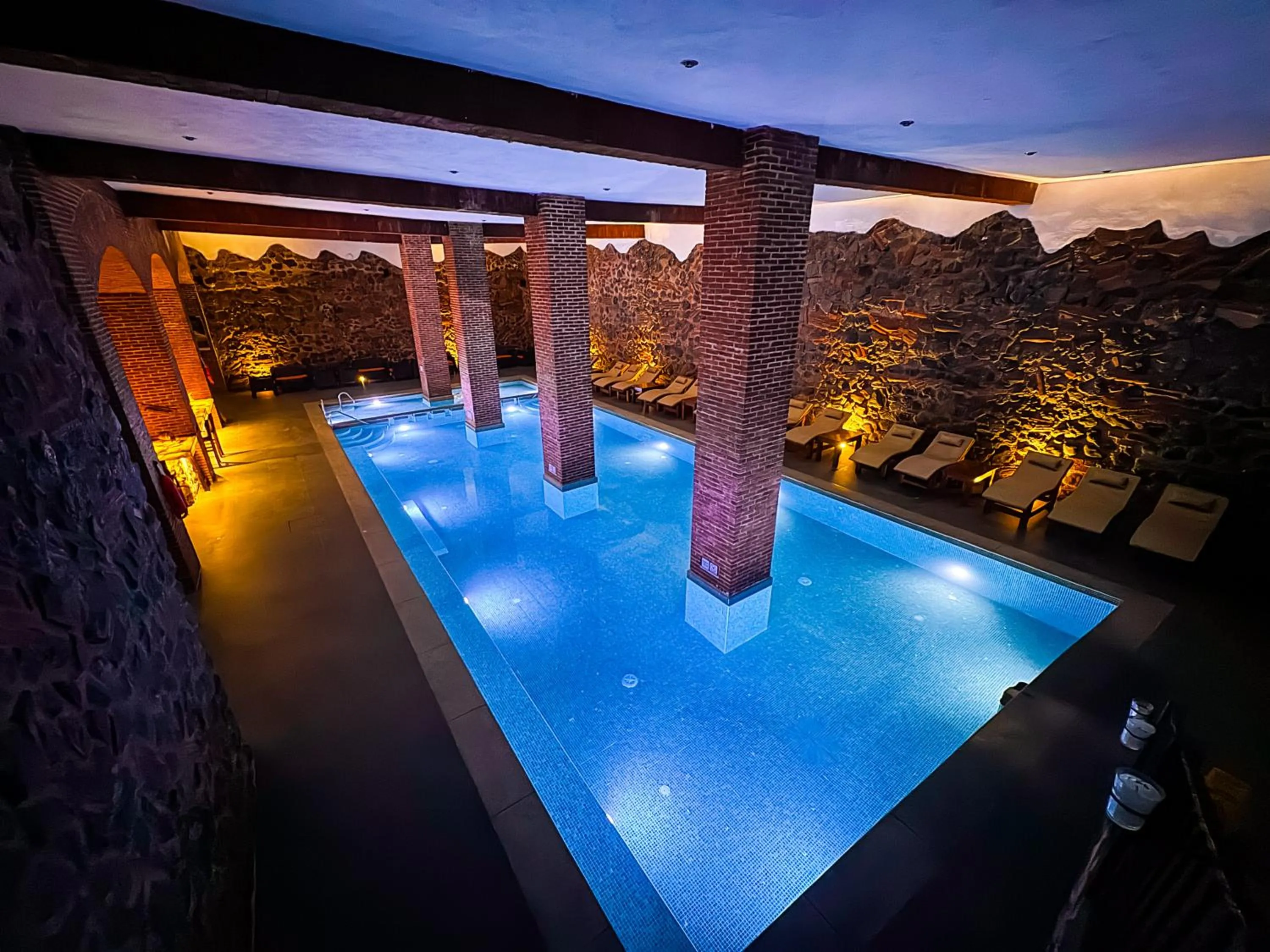 Pool view in Le Suisse Spa