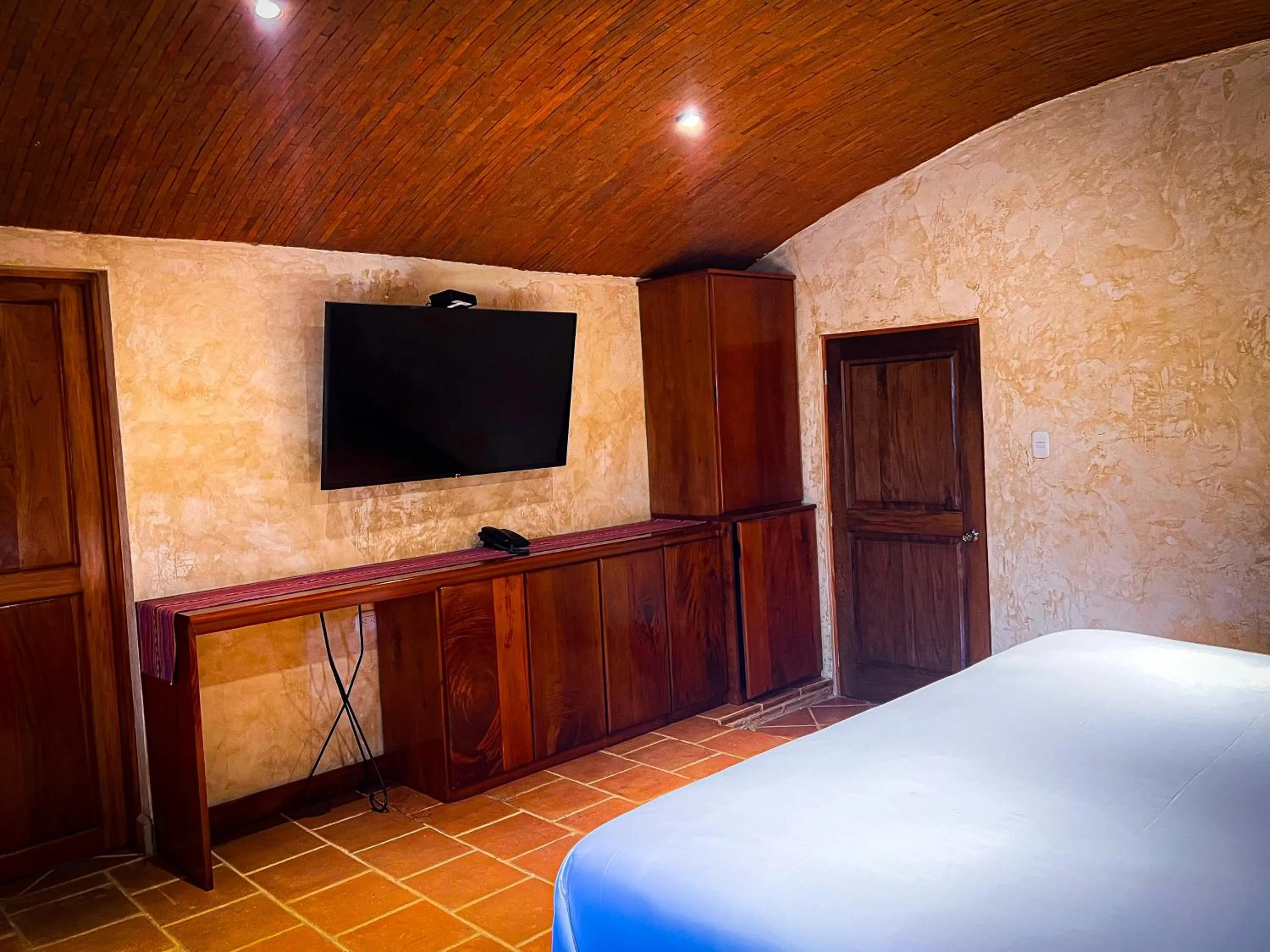 TV and multimedia, Bed in Le Suisse Spa