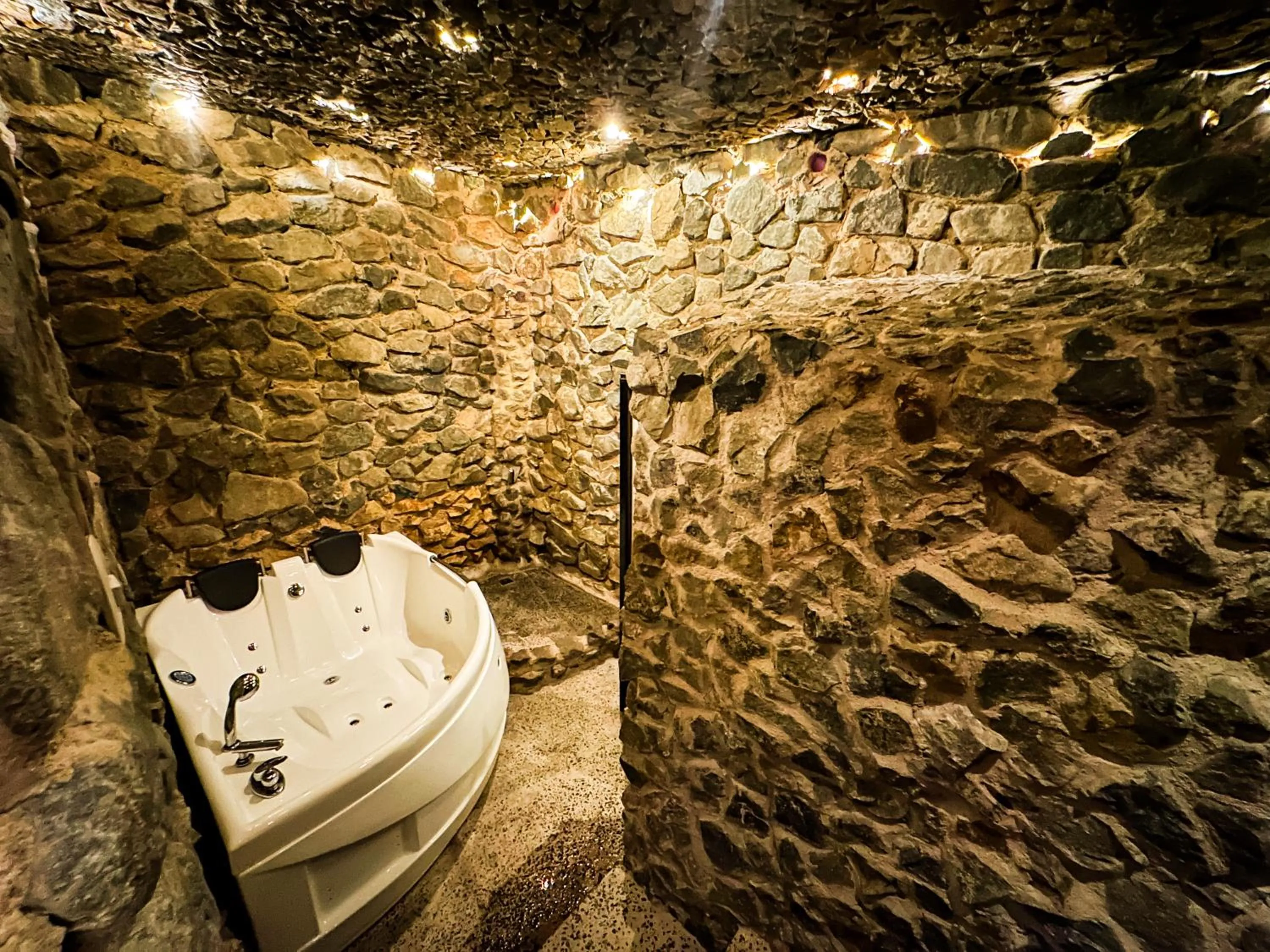 Hot Tub in Le Suisse Spa