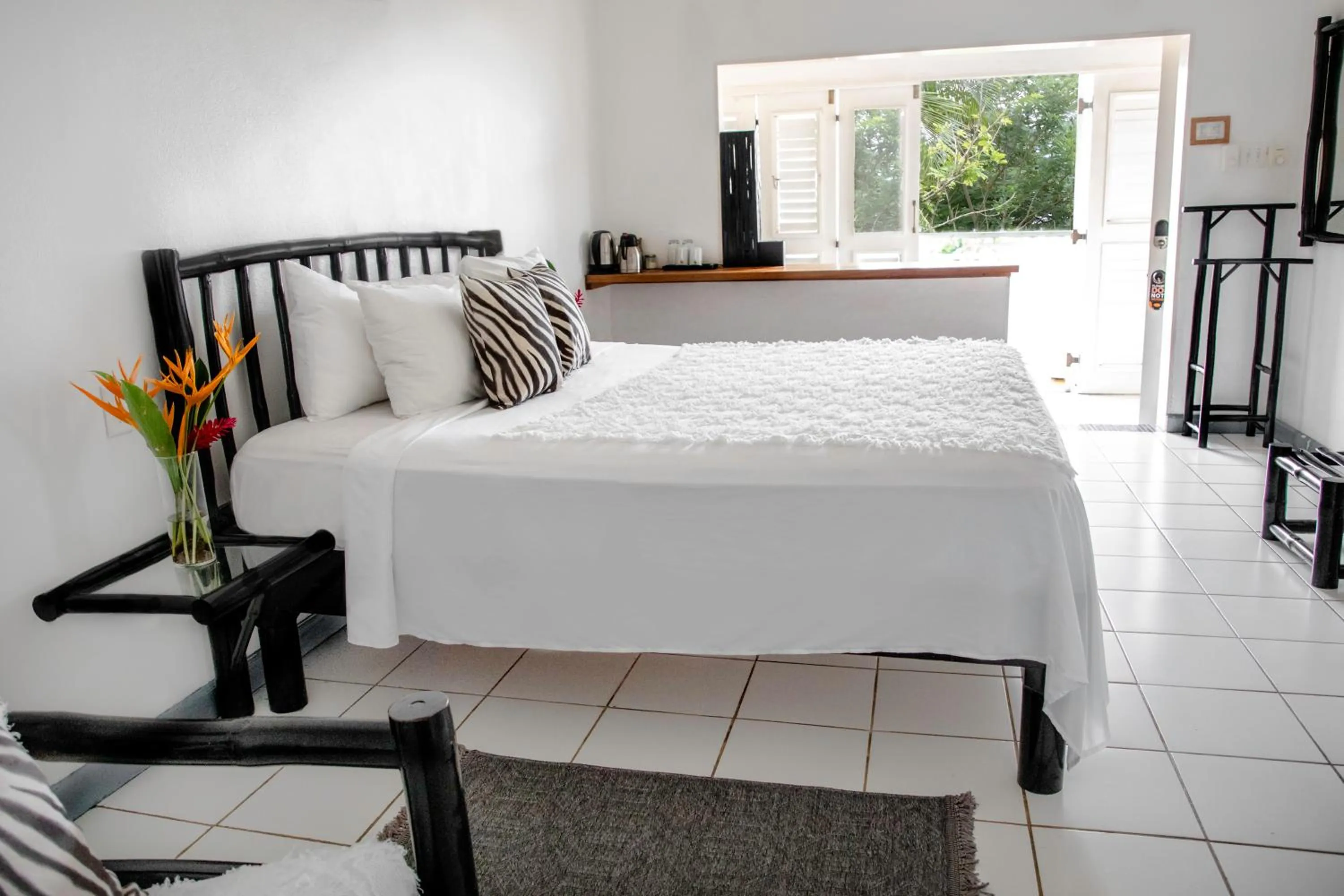 Photo of the whole room, Bed in LF Jungle Retreat