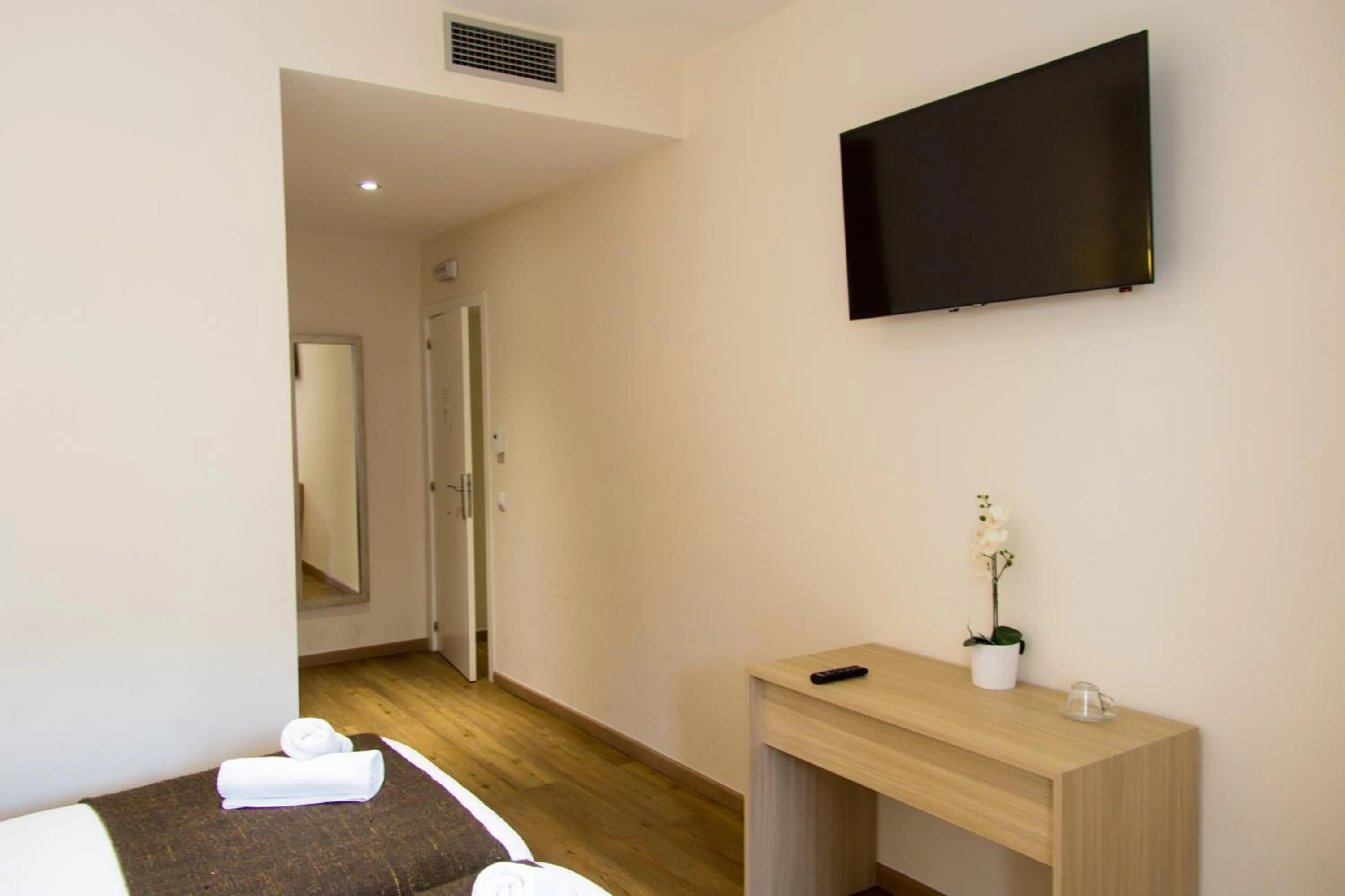 Decorative detail, Bed in Hostal Barcelona Travel