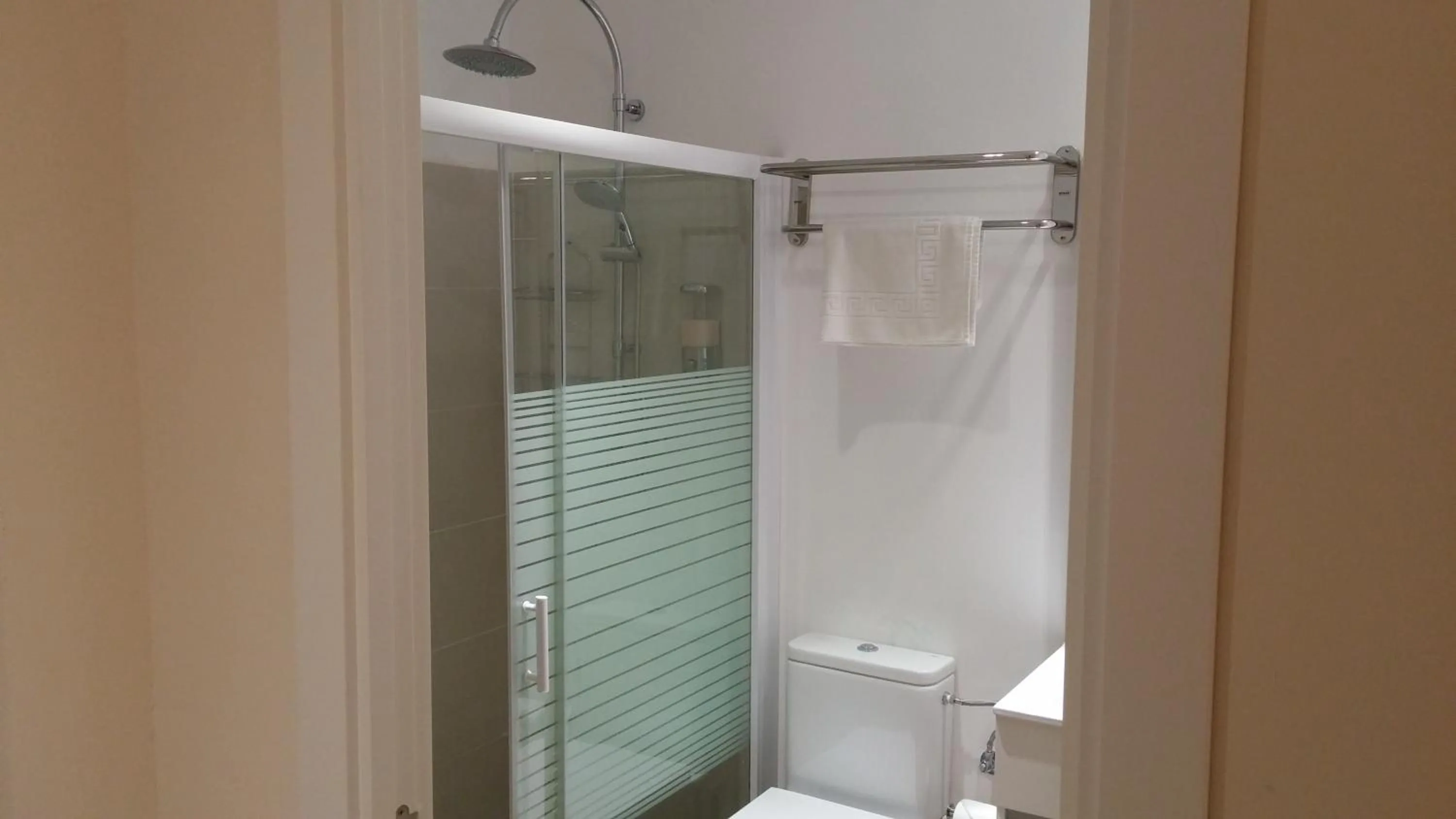 Bathroom in Hostal Barcelona Travel