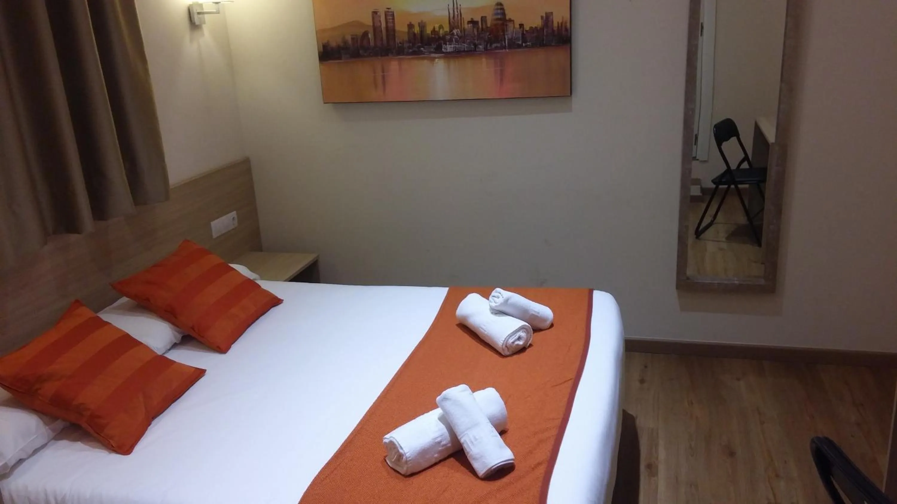 Photo of the whole room, Bed in Hostal Barcelona Travel