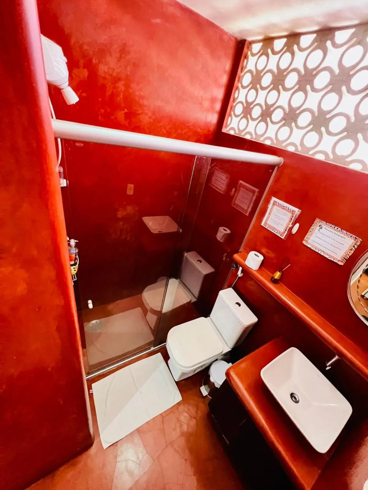 Shower in Kabatukila Pousada