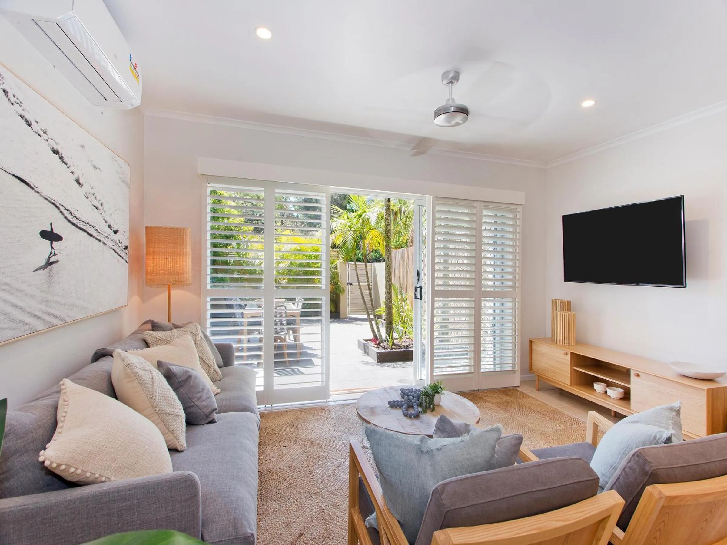Noosa Parade Townhouse w/ Terrace by Stay Noosa