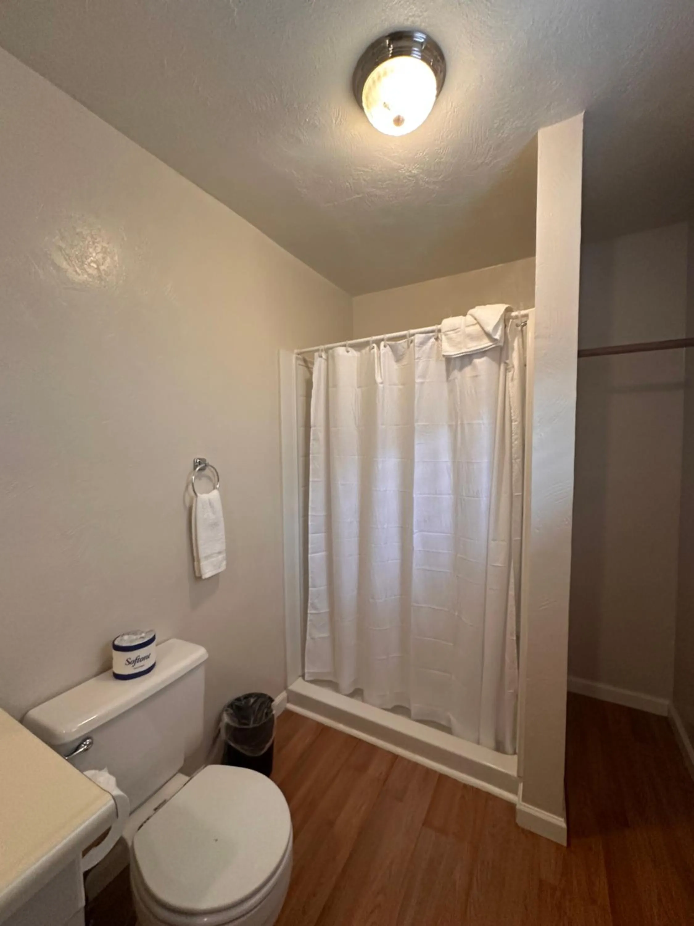 Bathroom in Lee Vining Motel