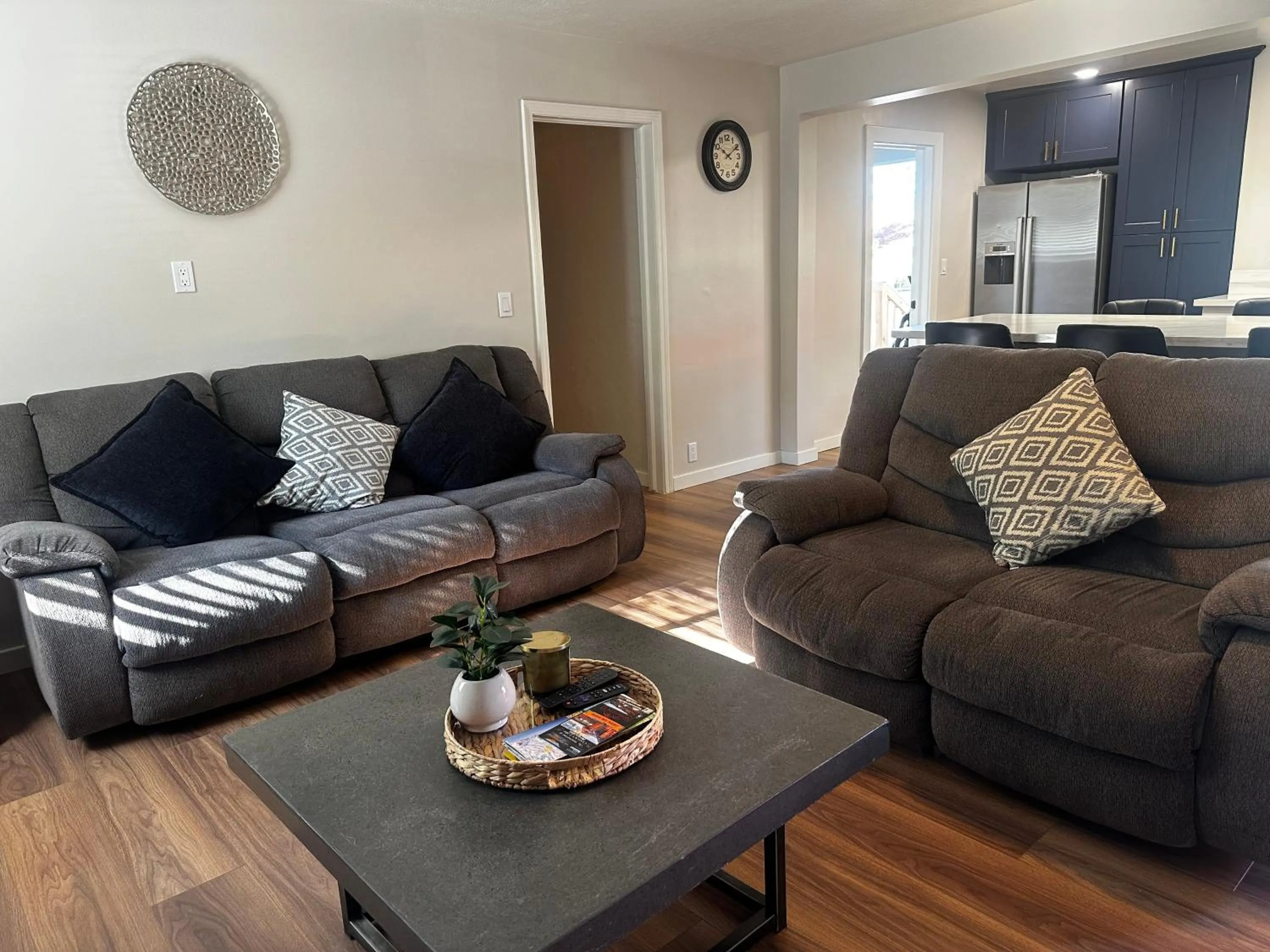 Living room in Lee Vining Motel