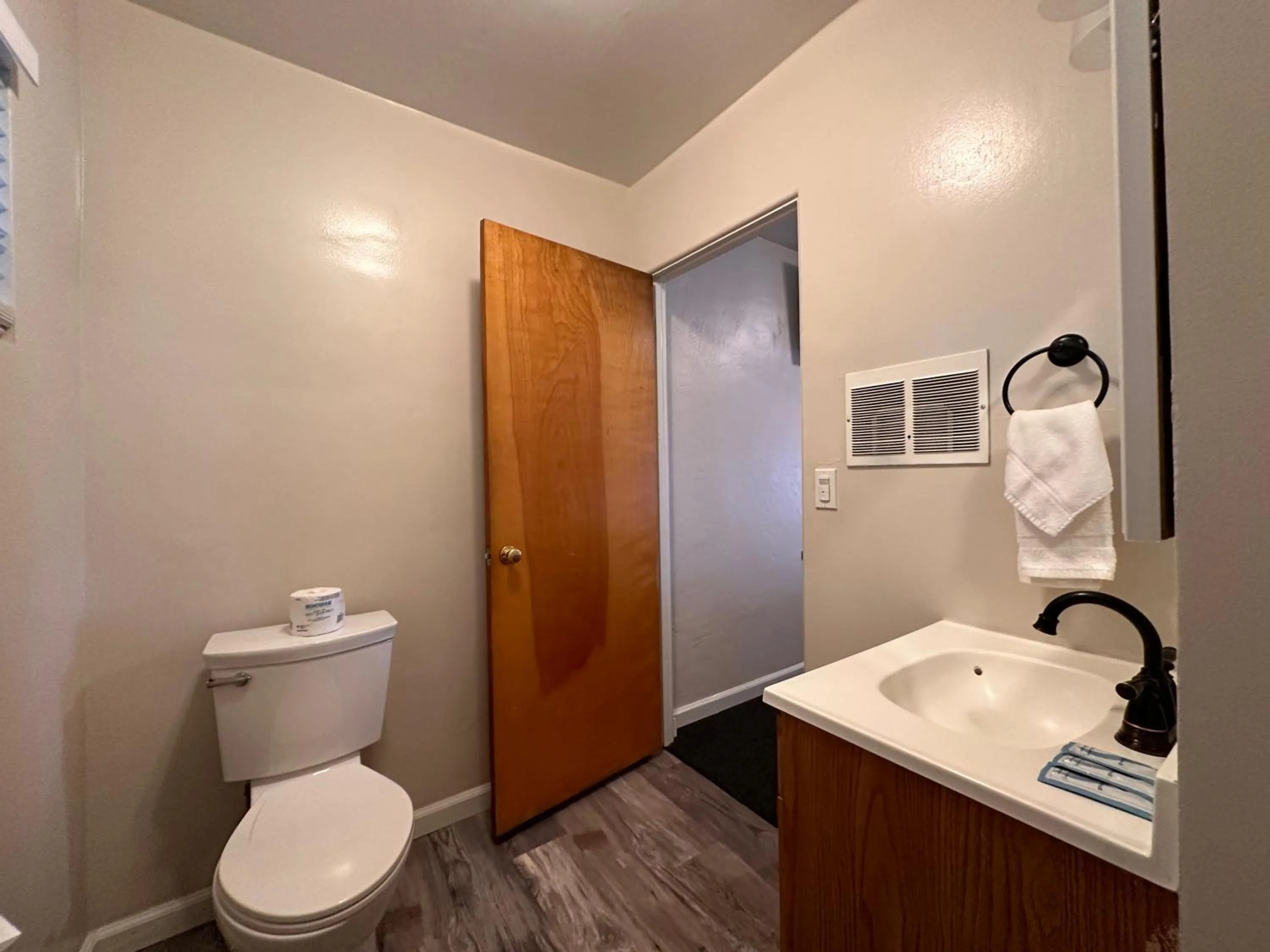 Bathroom in Lee Vining Motel