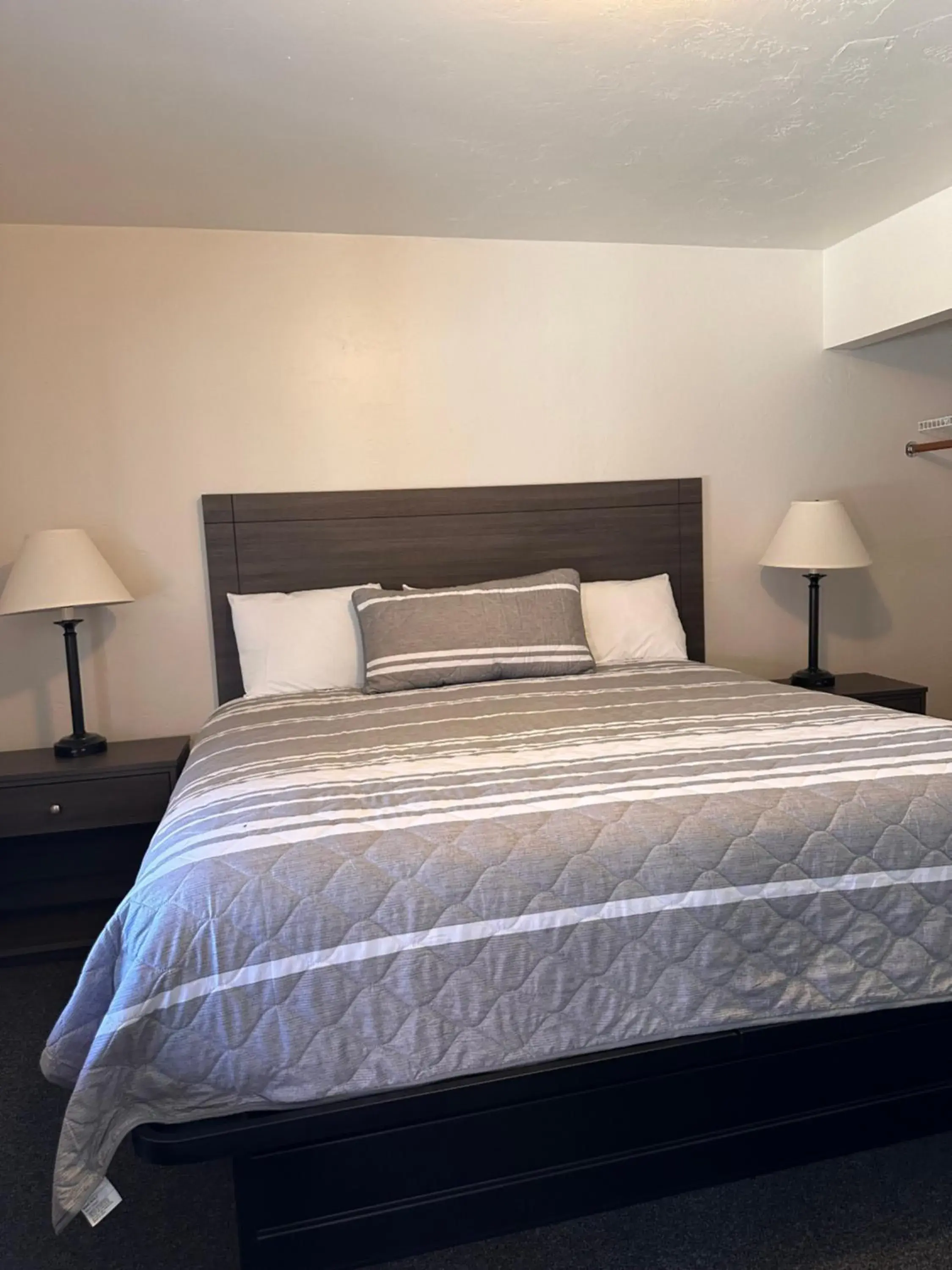 Family Double Room in Lee Vining Motel Family Double Room in Lee Vining Motel
