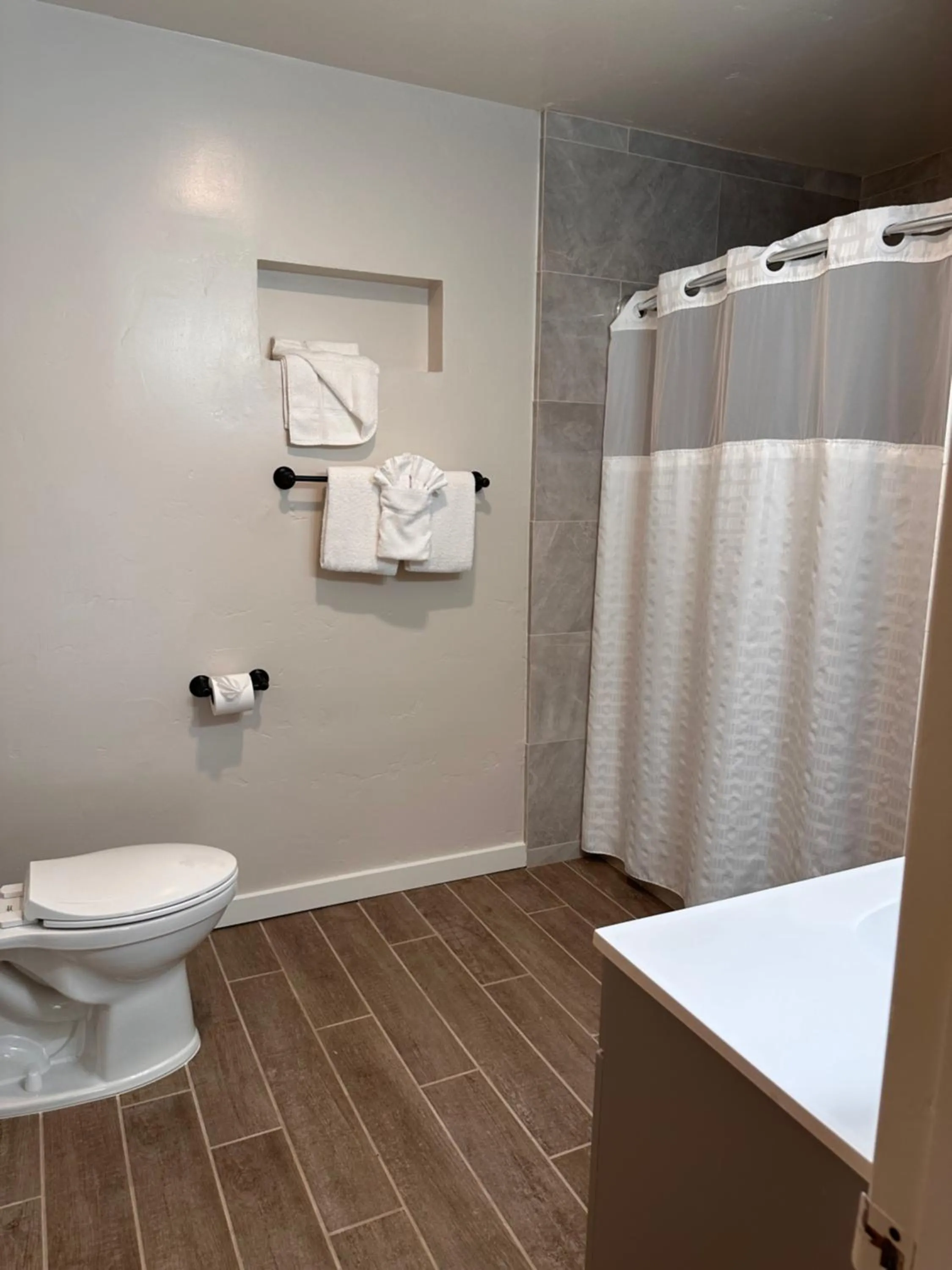 Bathroom in Lee Vining Motel