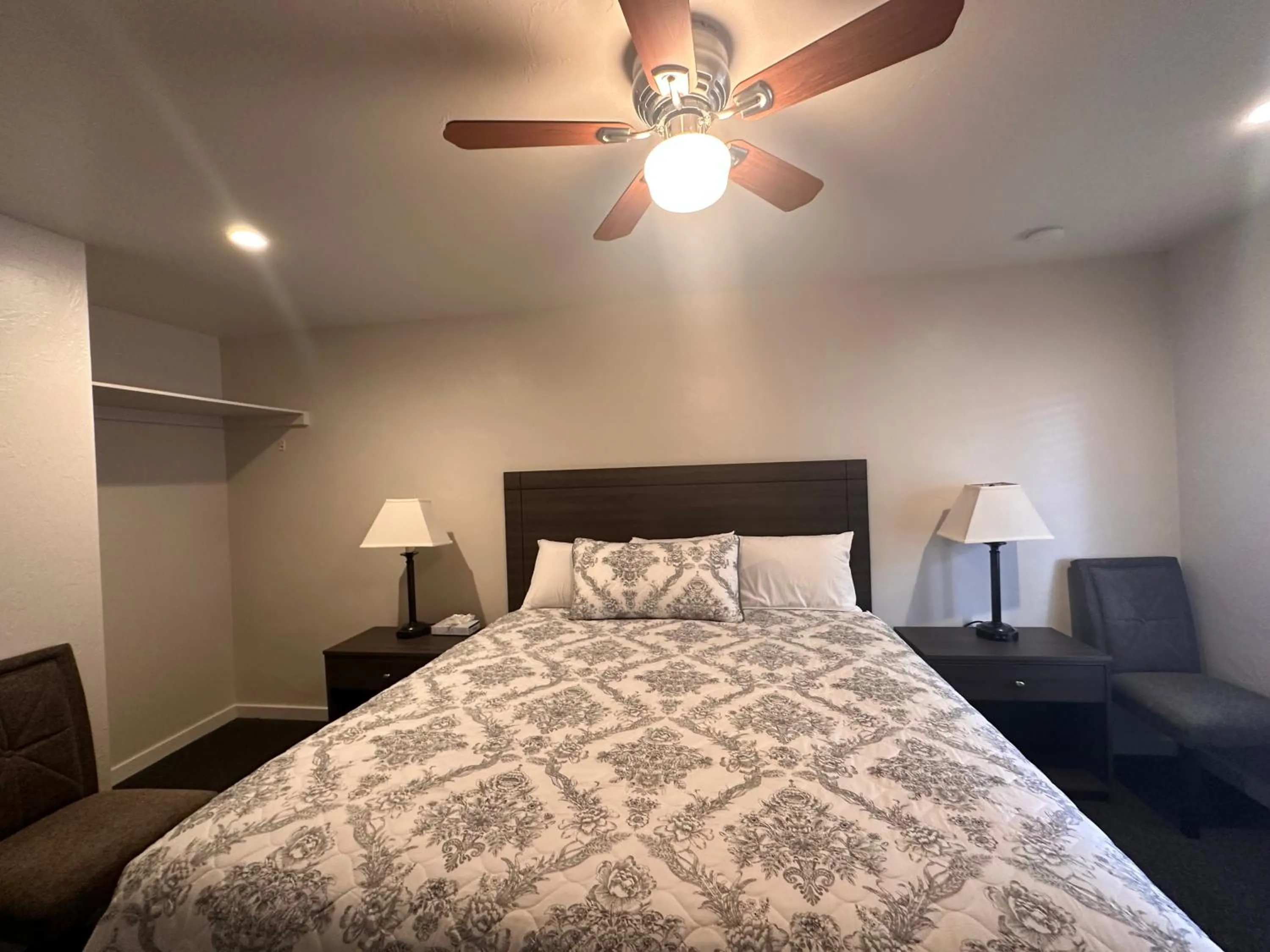 Bed in Lee Vining Motel
