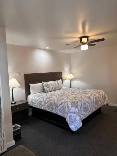 King Room in Lee Vining Motel