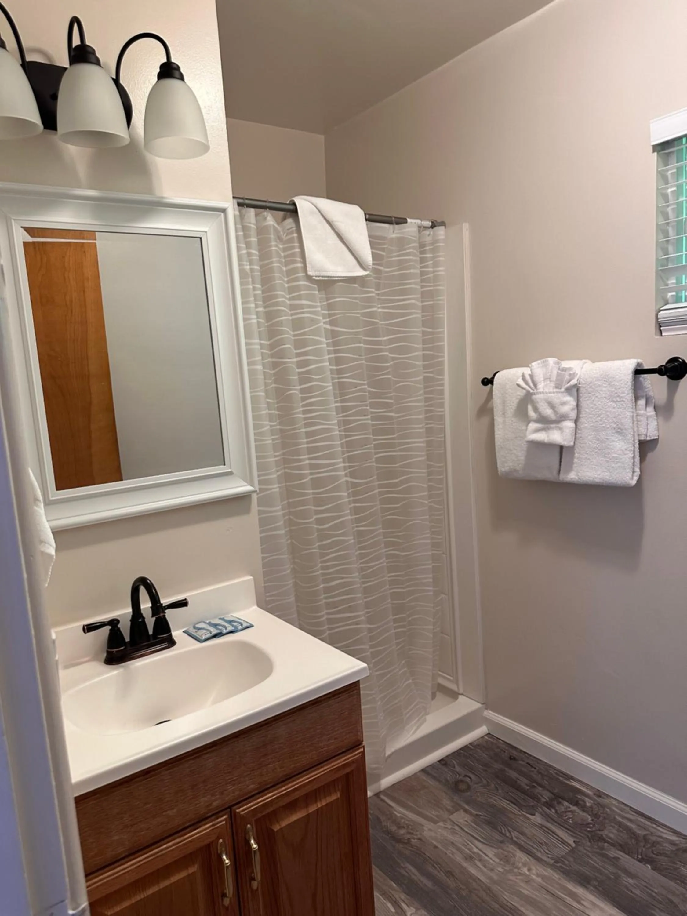Bathroom in Lee Vining Motel