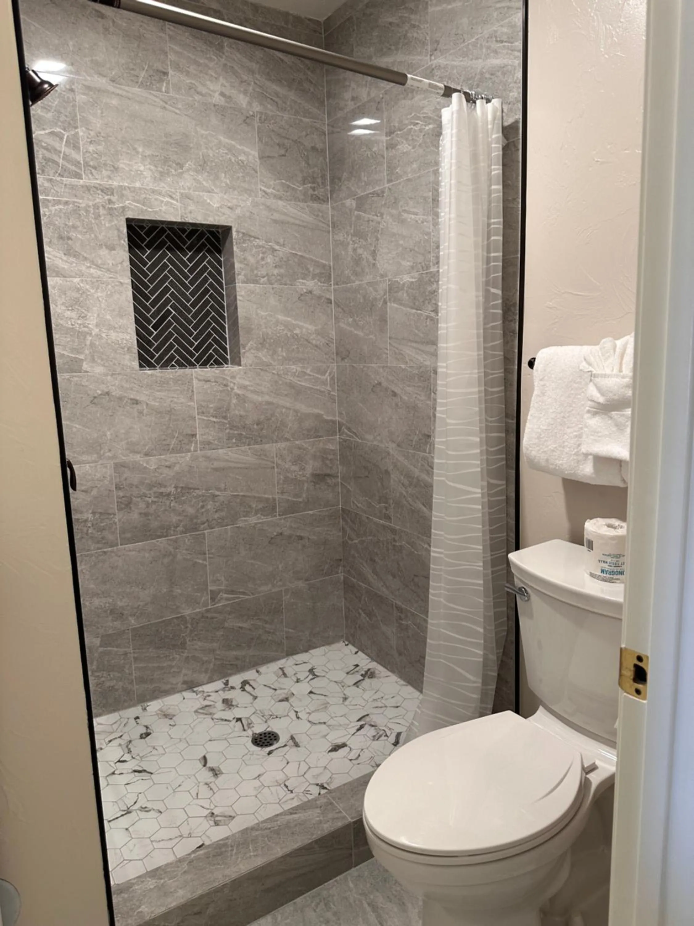 Shower in Lee Vining Motel
