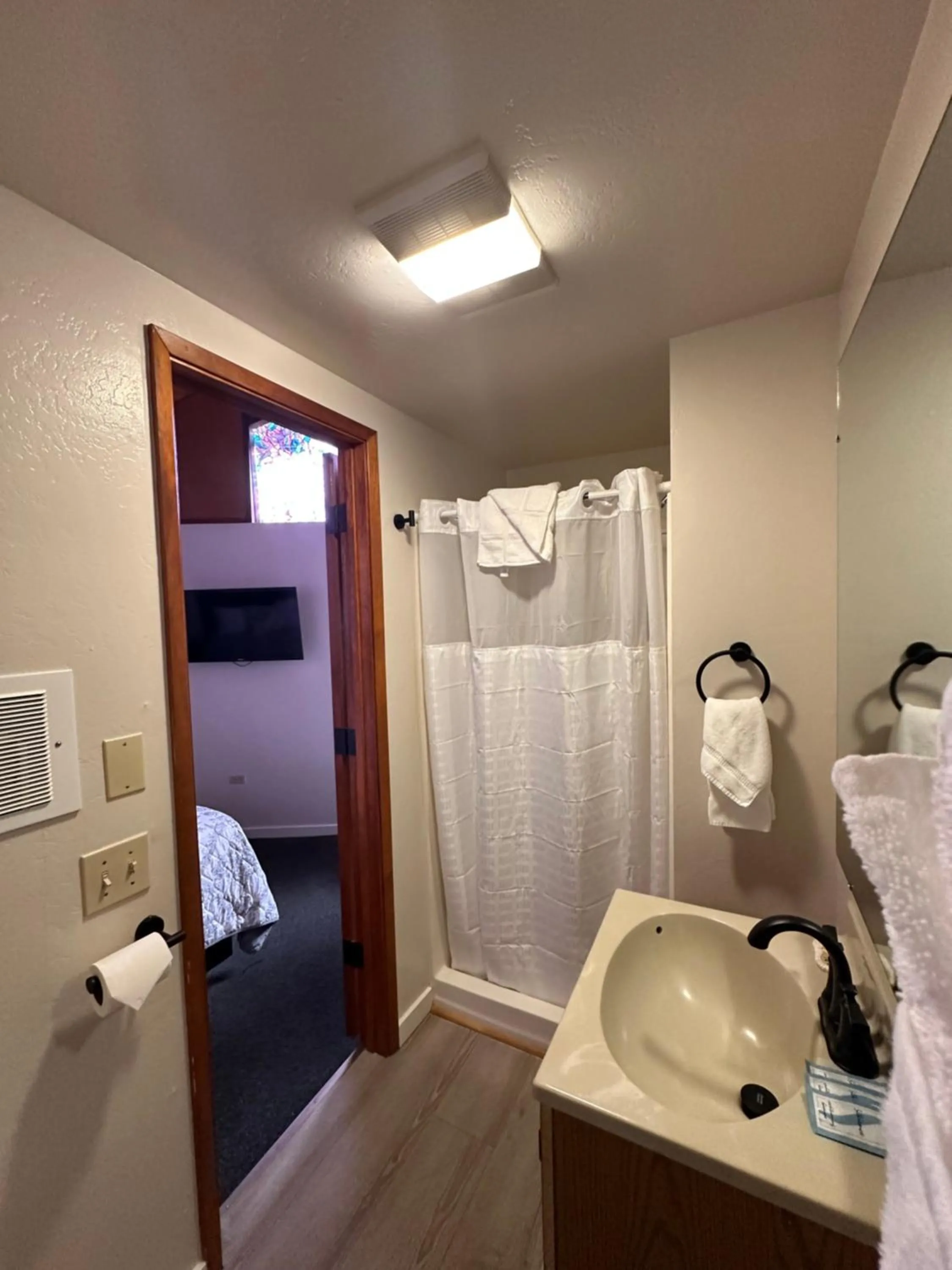 Bathroom in Lee Vining Motel