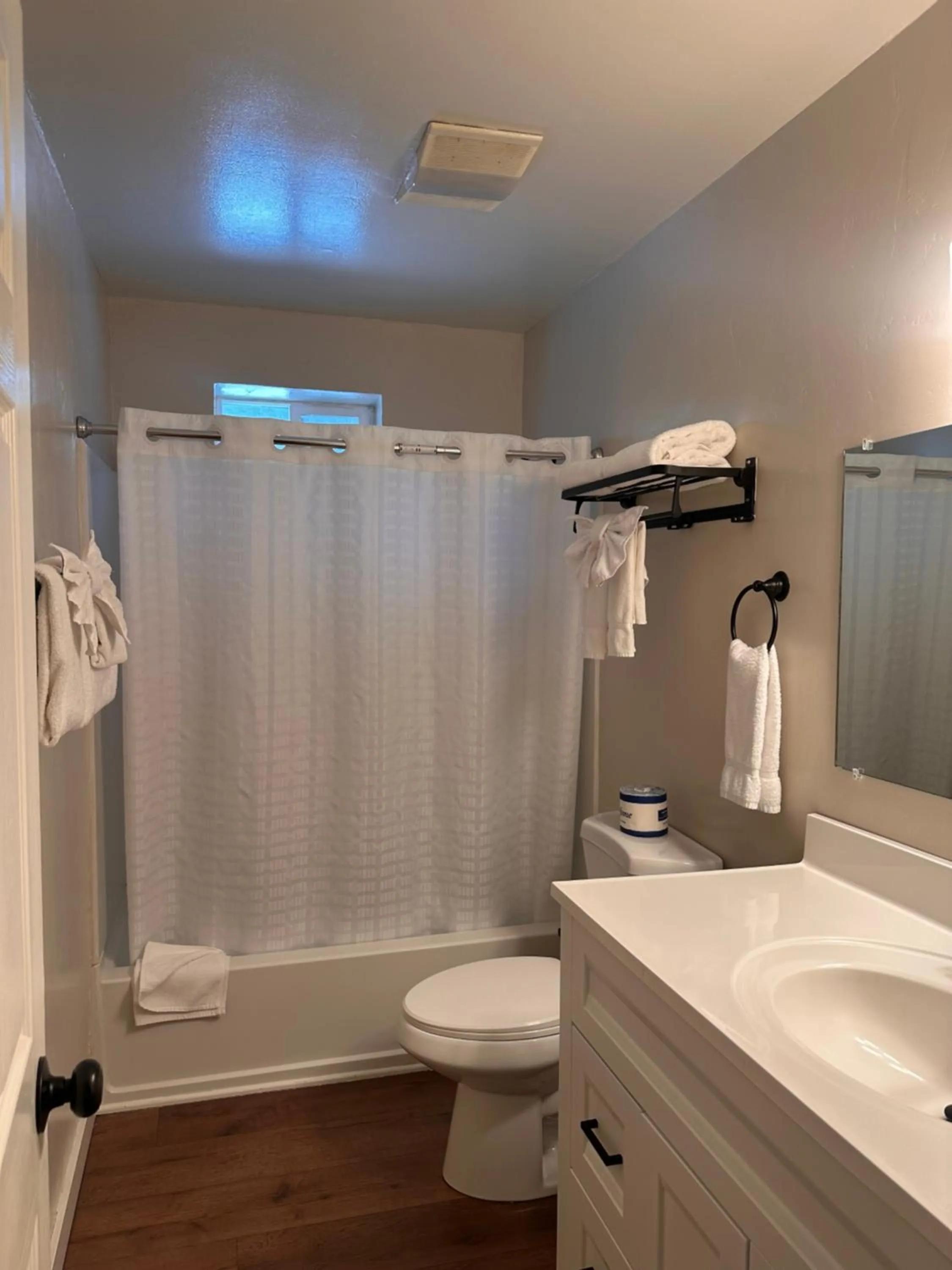 Bathroom in Lee Vining Motel