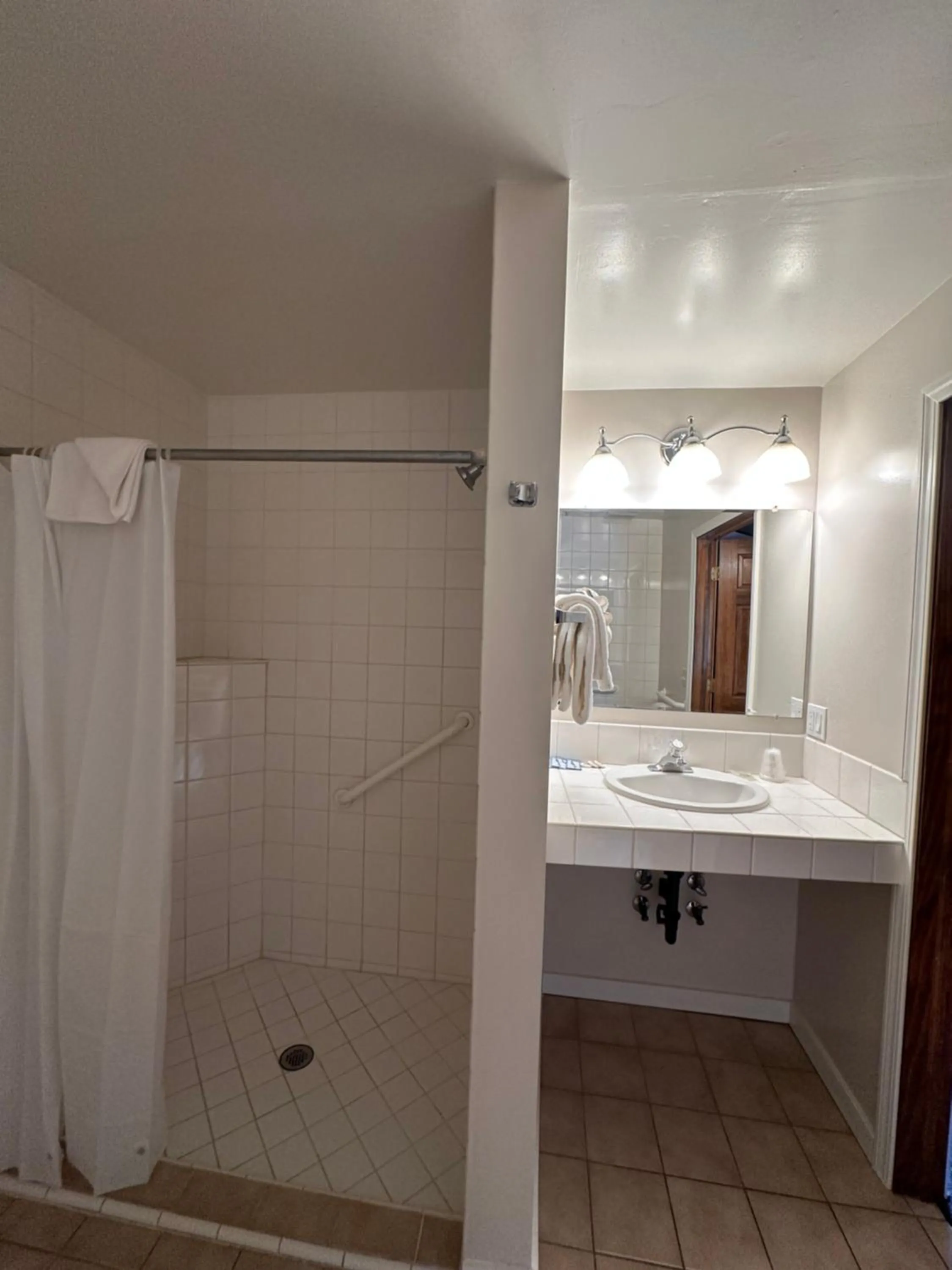 Shower in Lee Vining Motel