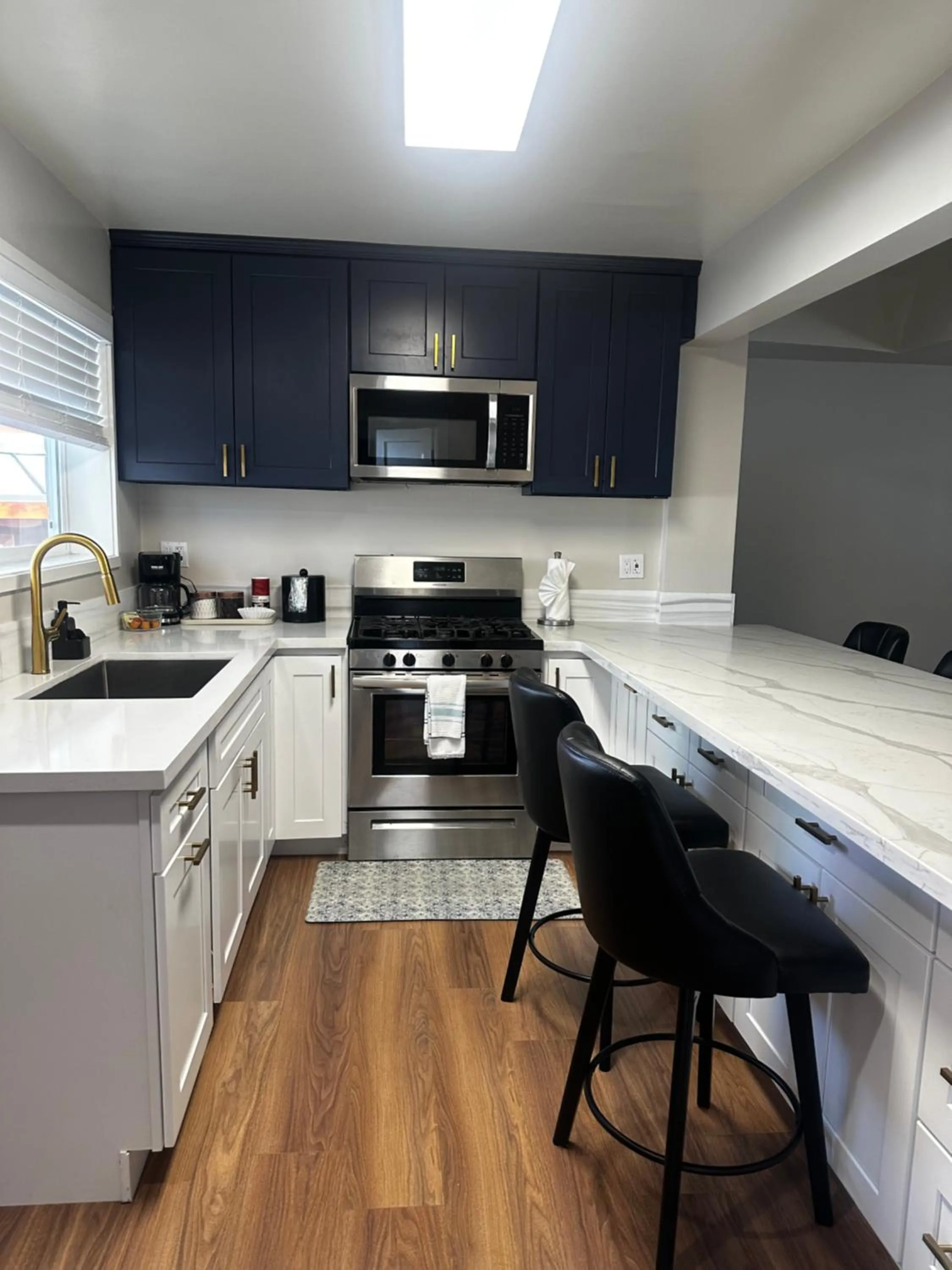 Kitchen or kitchenette in Lee Vining Motel