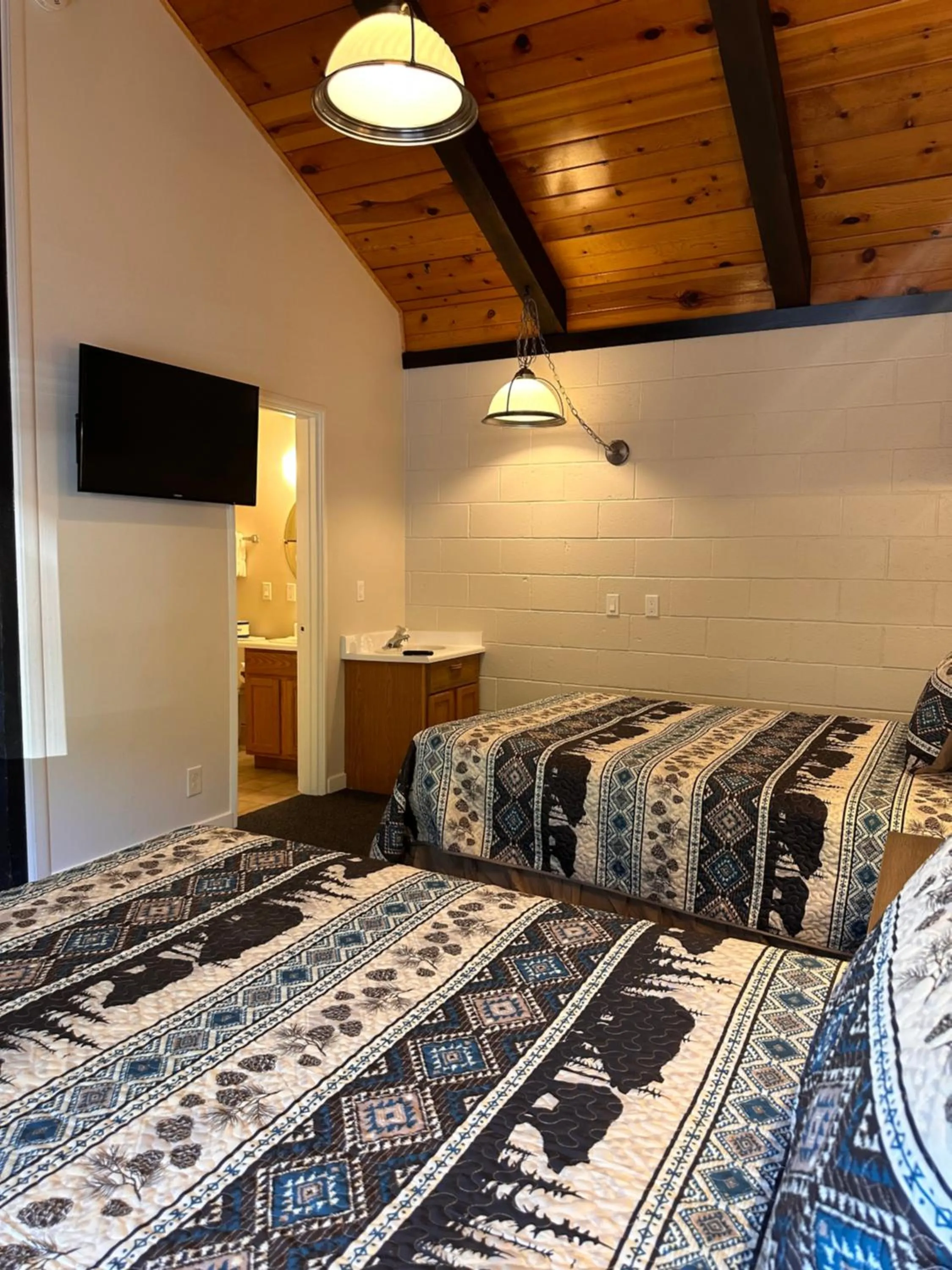 Bed in Lee Vining Motel