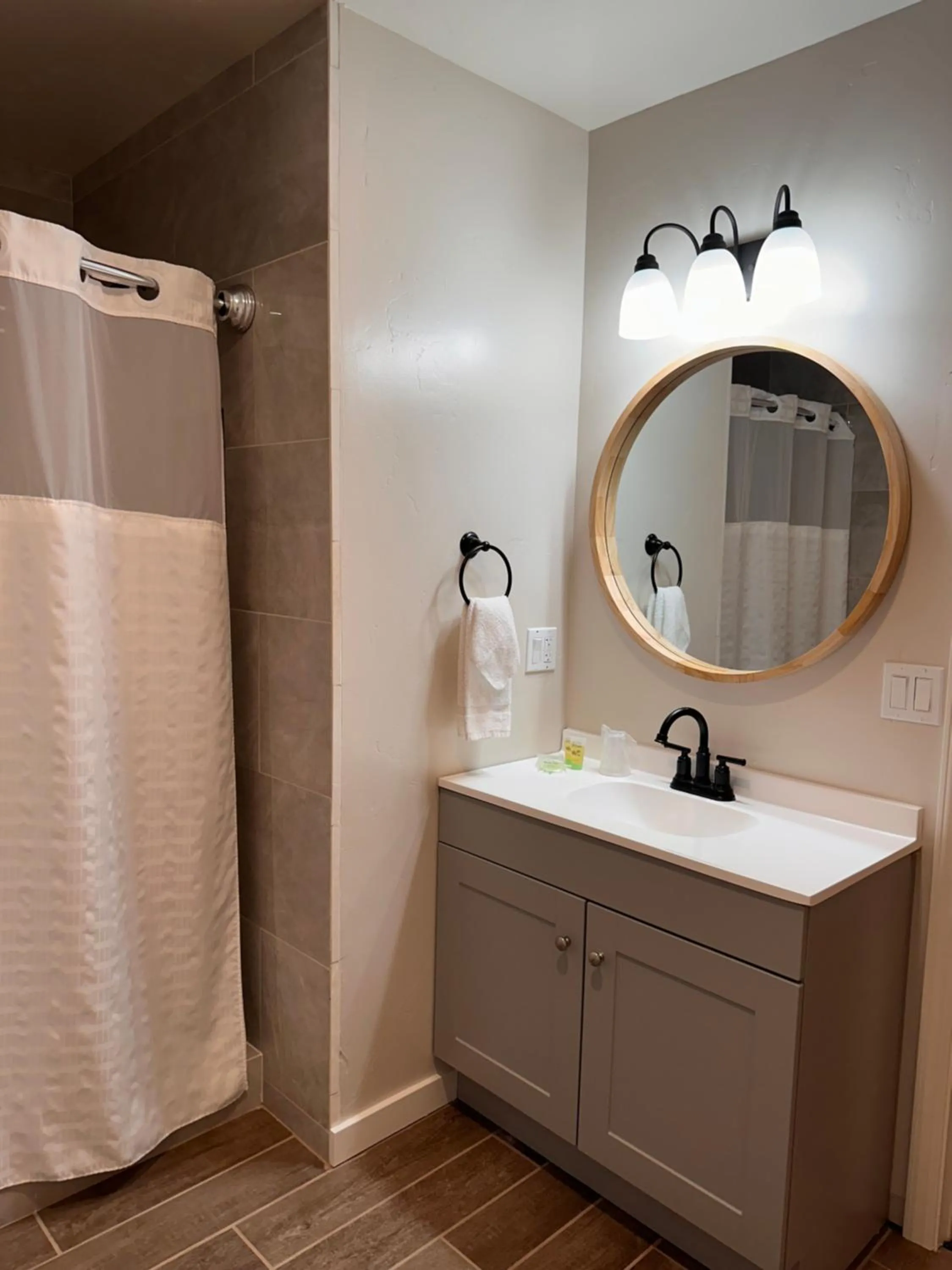 Bathroom in Lee Vining Motel