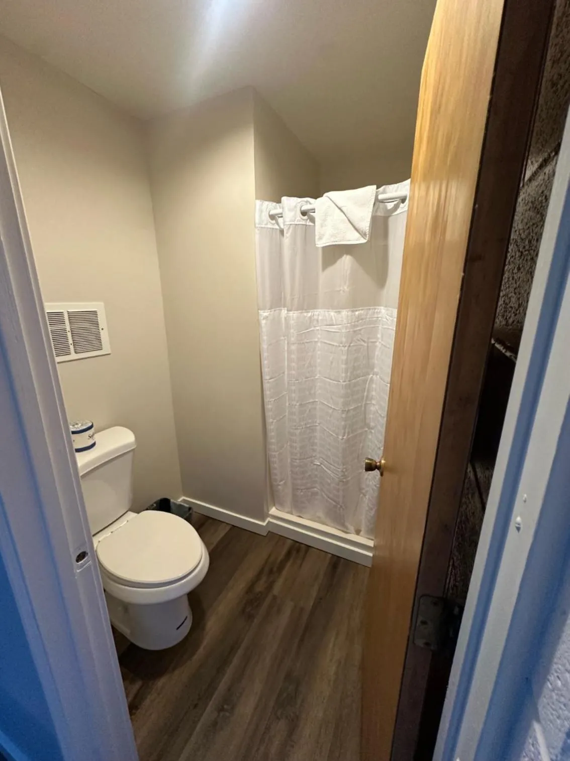 Bathroom in Lee Vining Motel