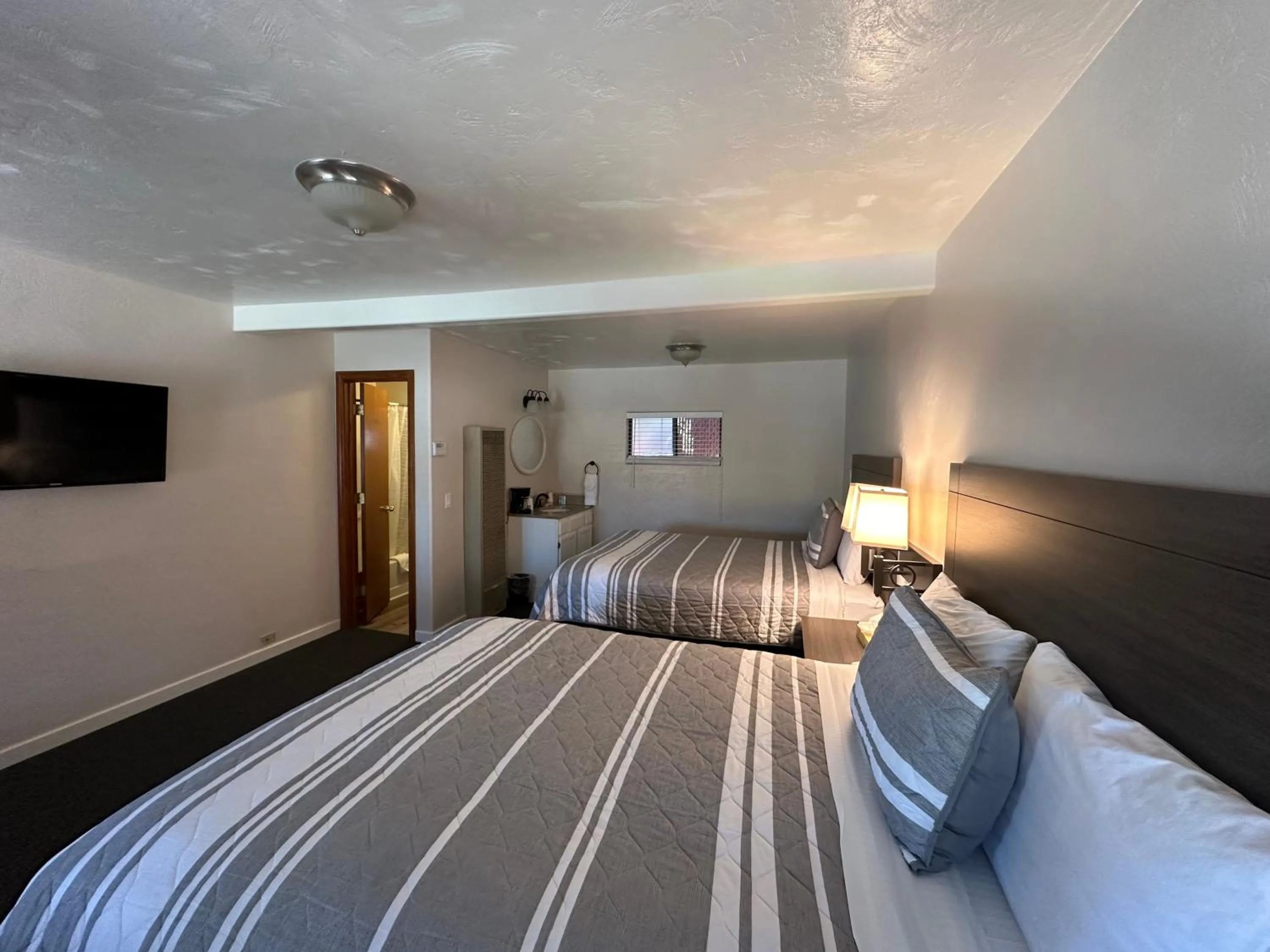 Bed in Lee Vining Motel