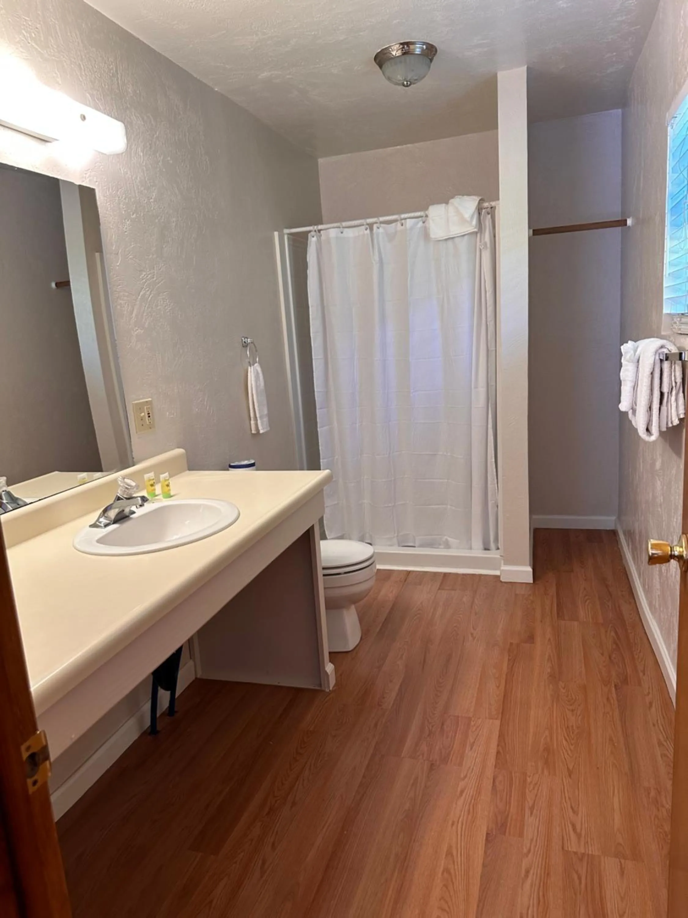 Bathroom in Lee Vining Motel