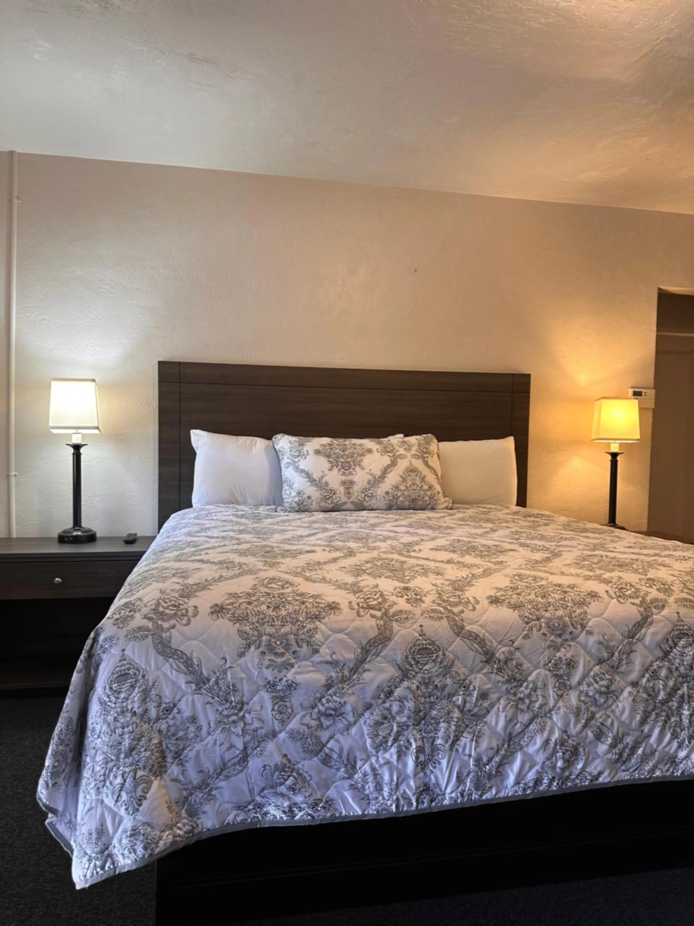 Bed in Lee Vining Motel