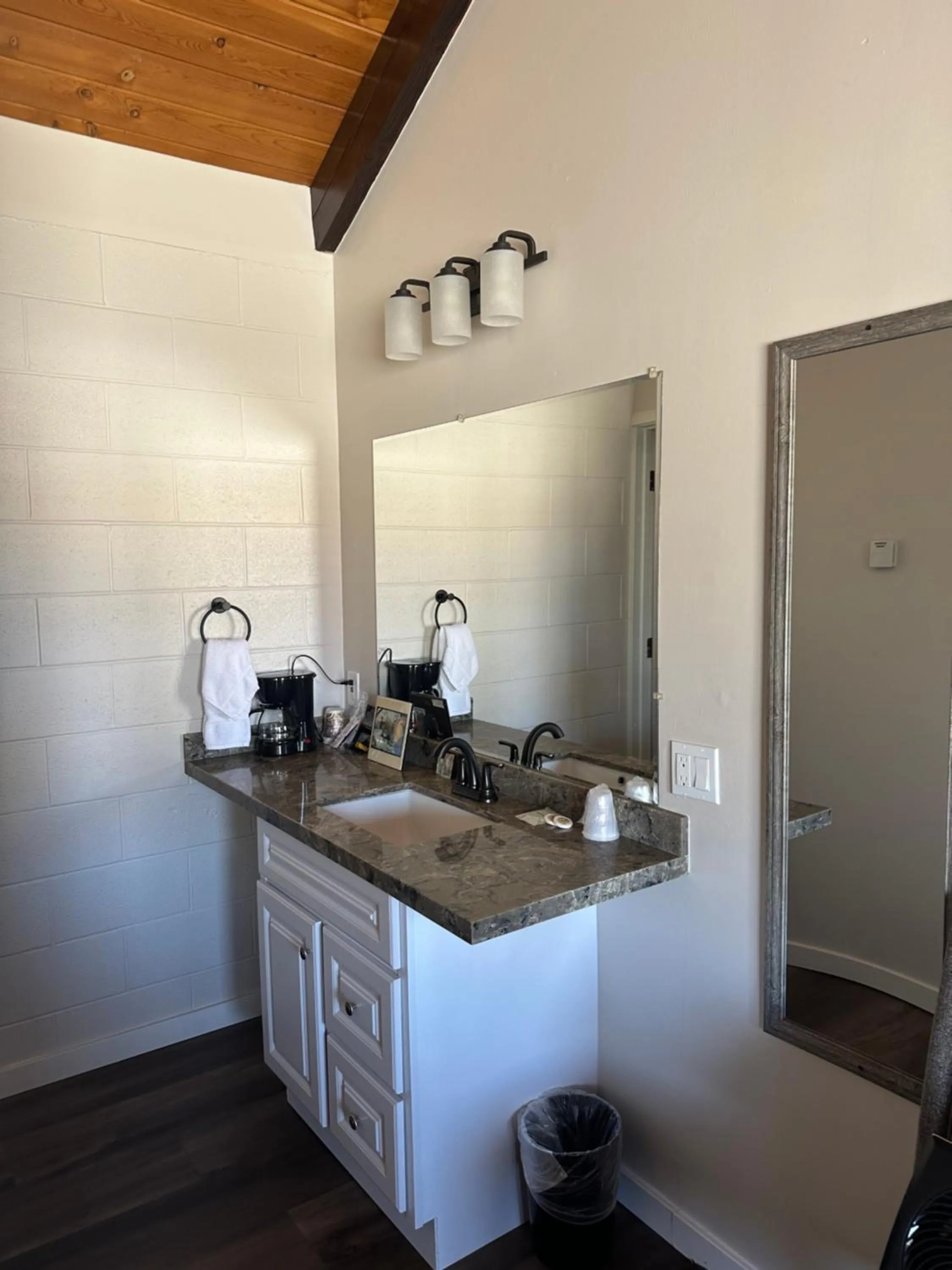 Bathroom in Lee Vining Motel