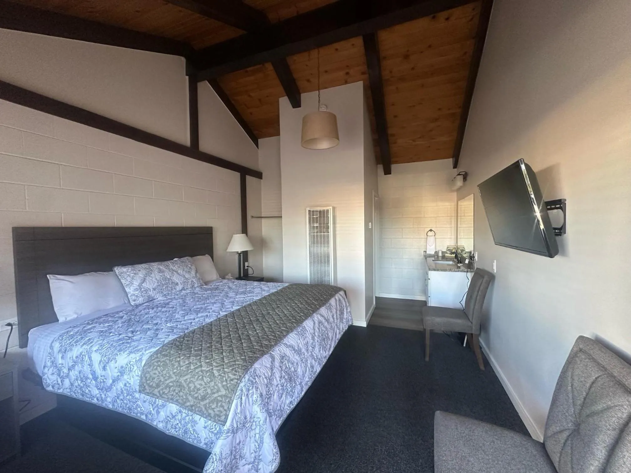 Bed in Lee Vining Motel
