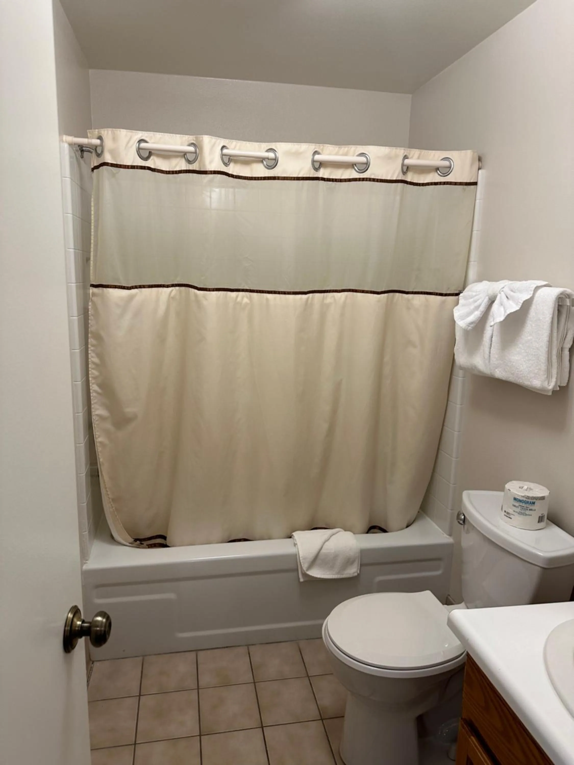 Shower in Lee Vining Motel