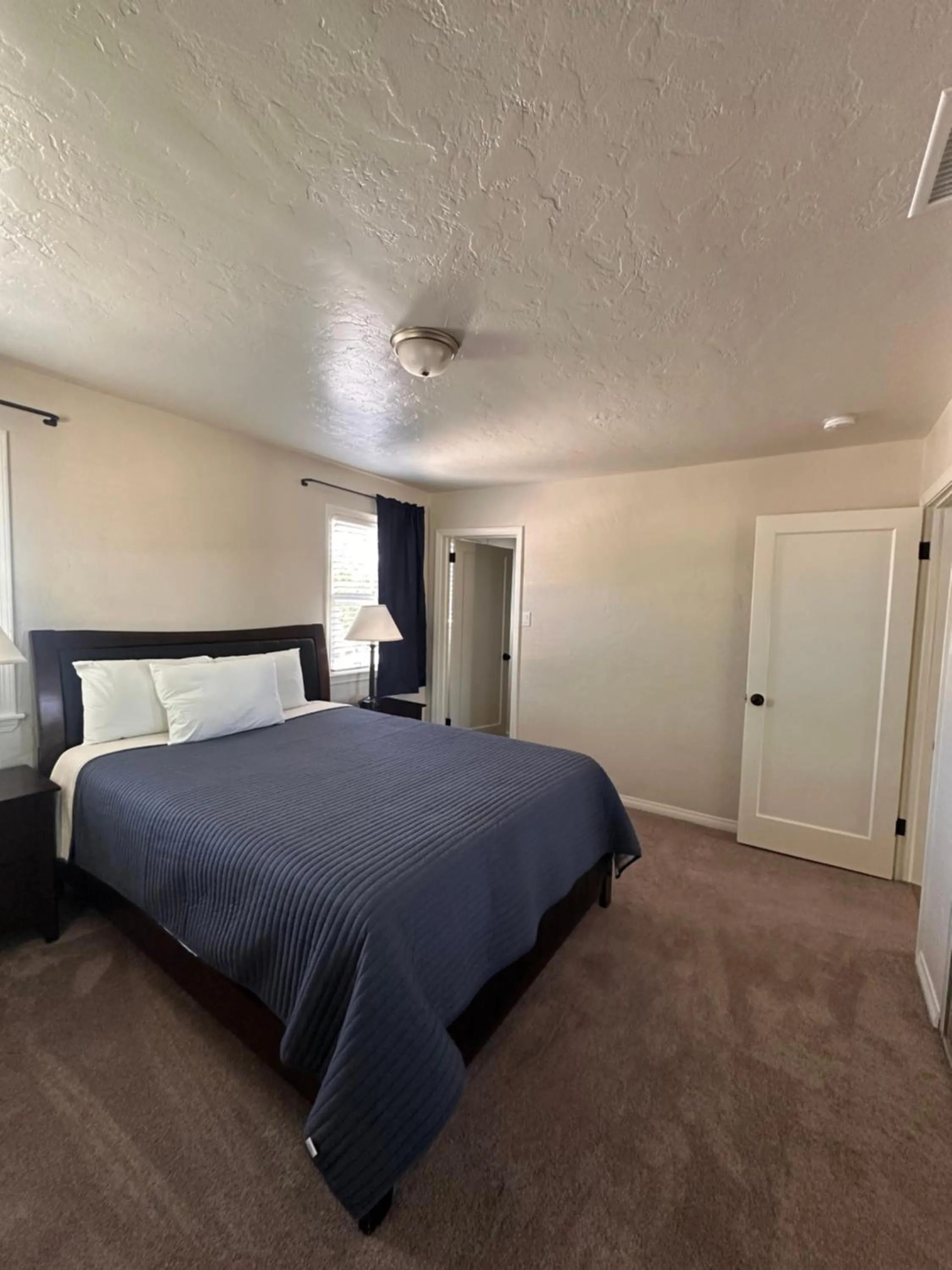 Bed in Lee Vining Motel