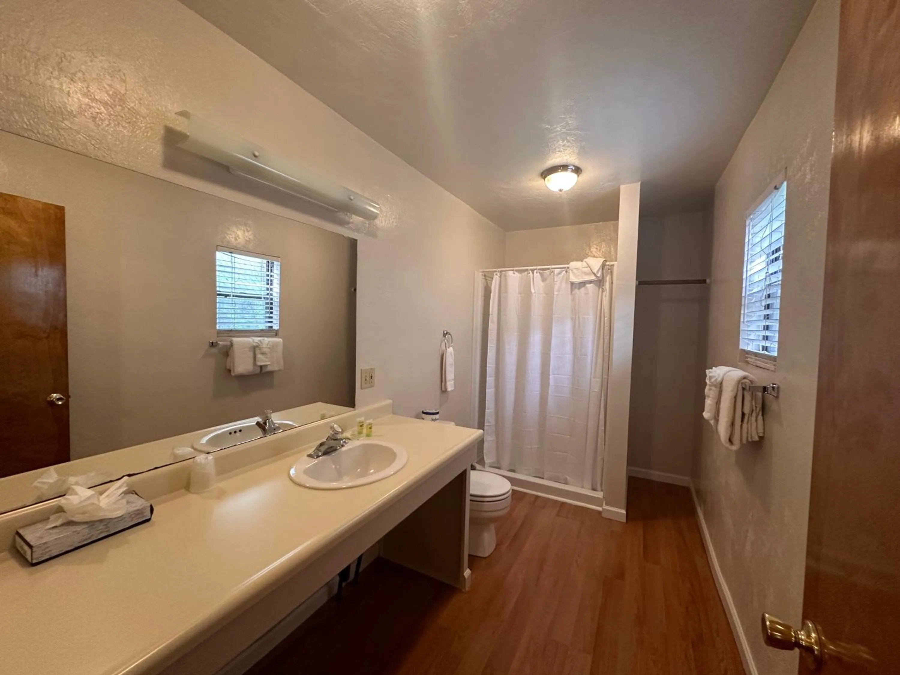 Bathroom in Lee Vining Motel