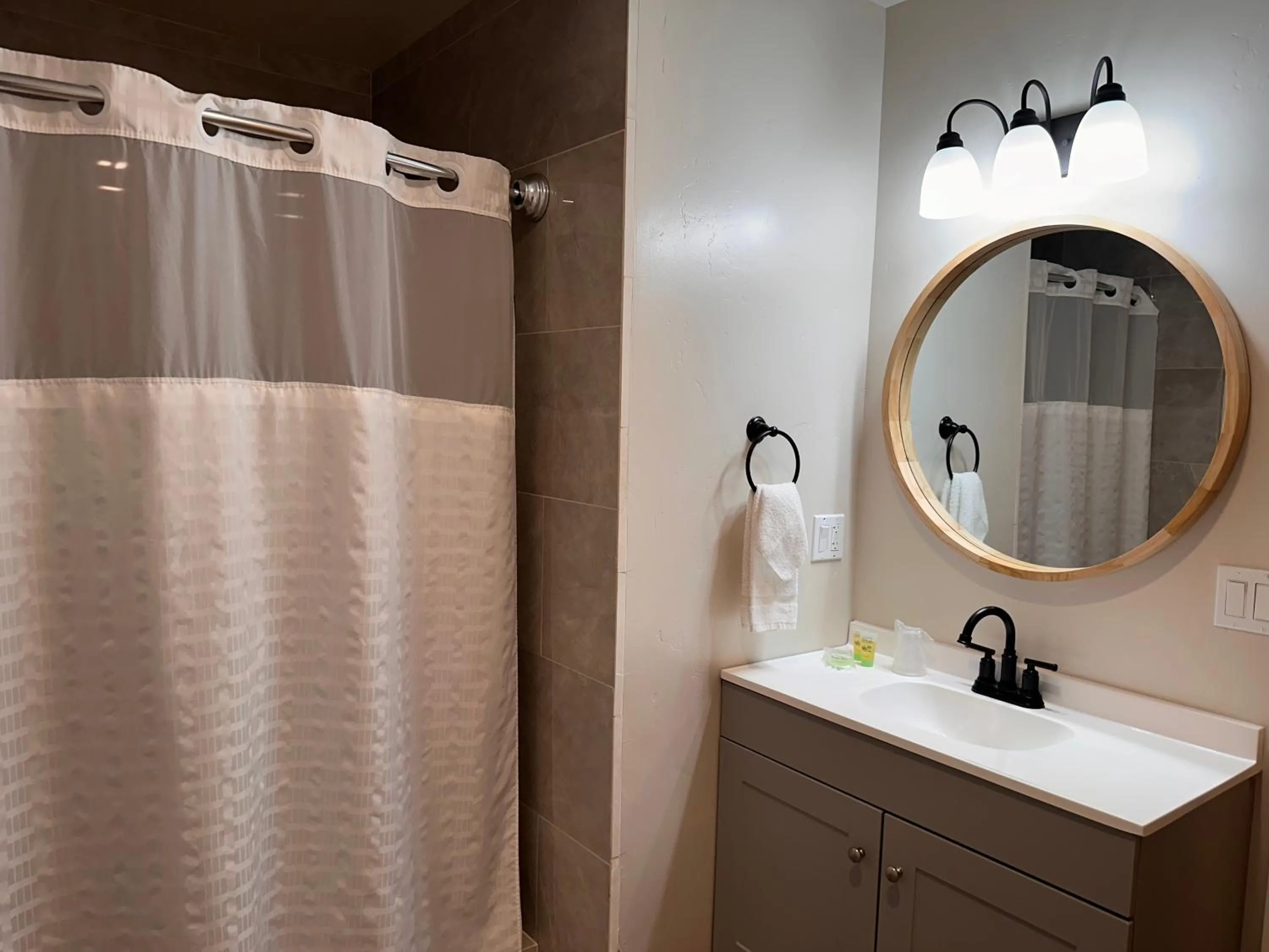Bathroom in Lee Vining Motel