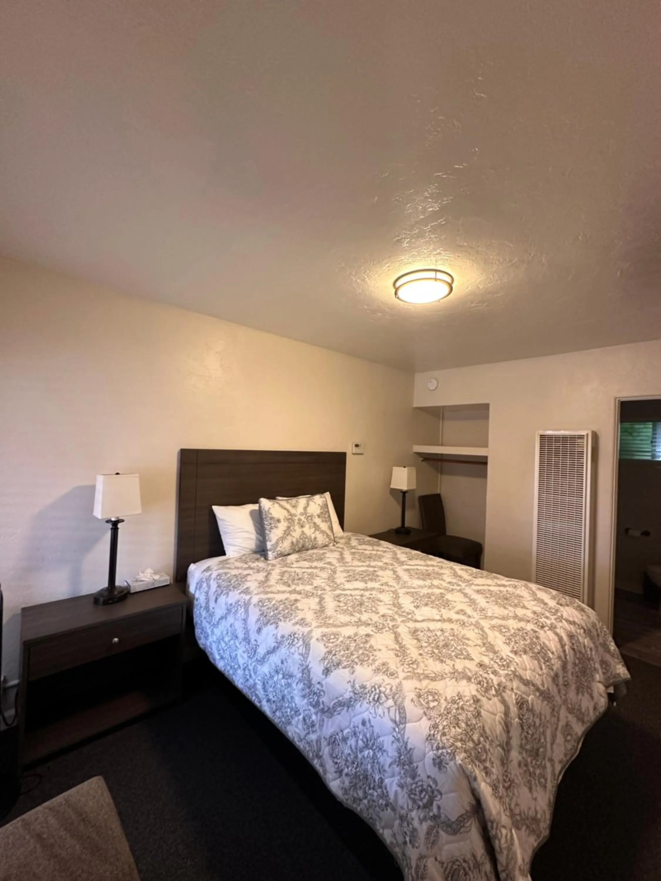 Bed in Lee Vining Motel