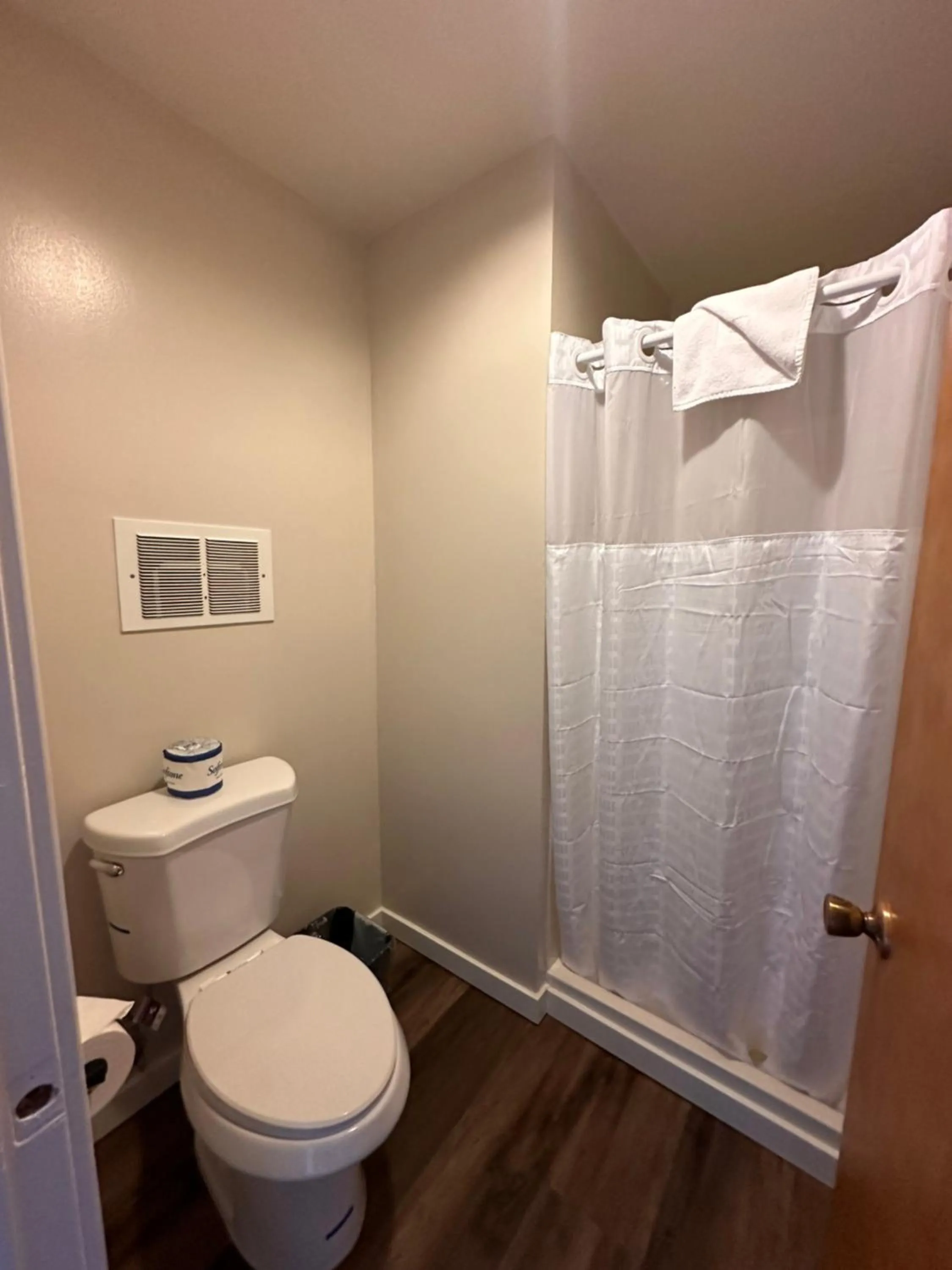 Bathroom in Lee Vining Motel